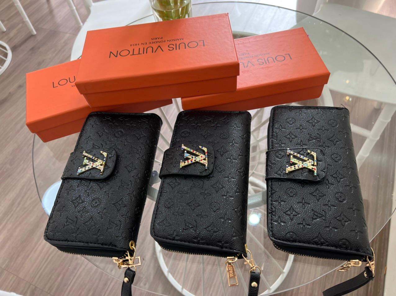 Ví dài eo vì hoạ tiết chìm logo bấp hót giá tại xưởng sản xuất