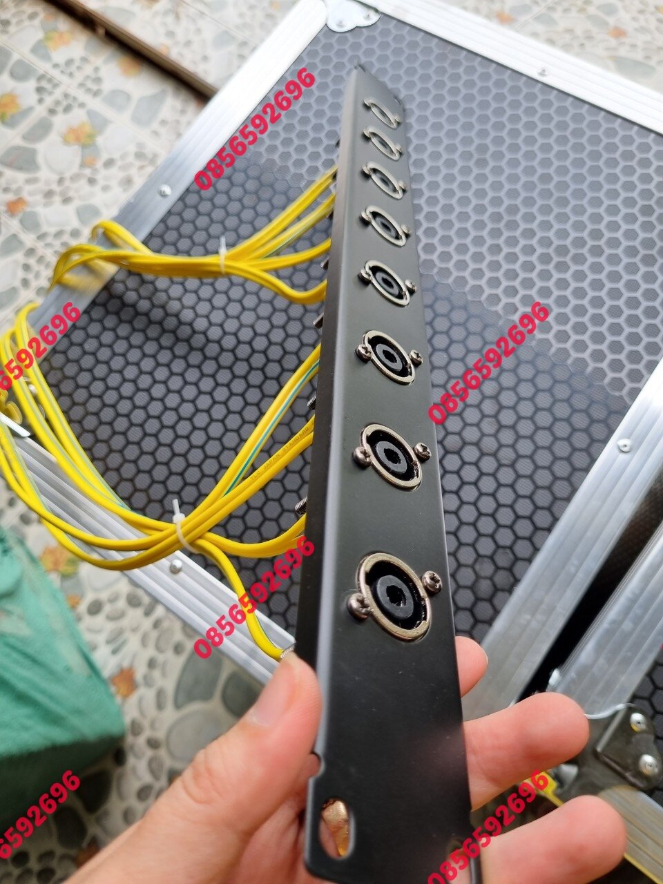Thanh bắt jack cắm loa âm thành phẩm