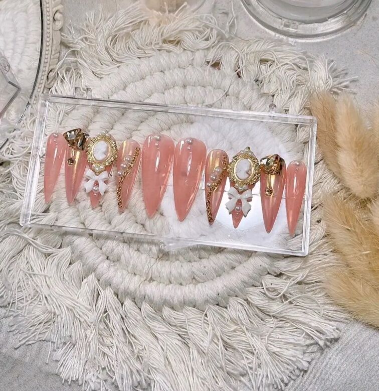 Nailbox thiết kế , charm tiểu thư sang chảnh