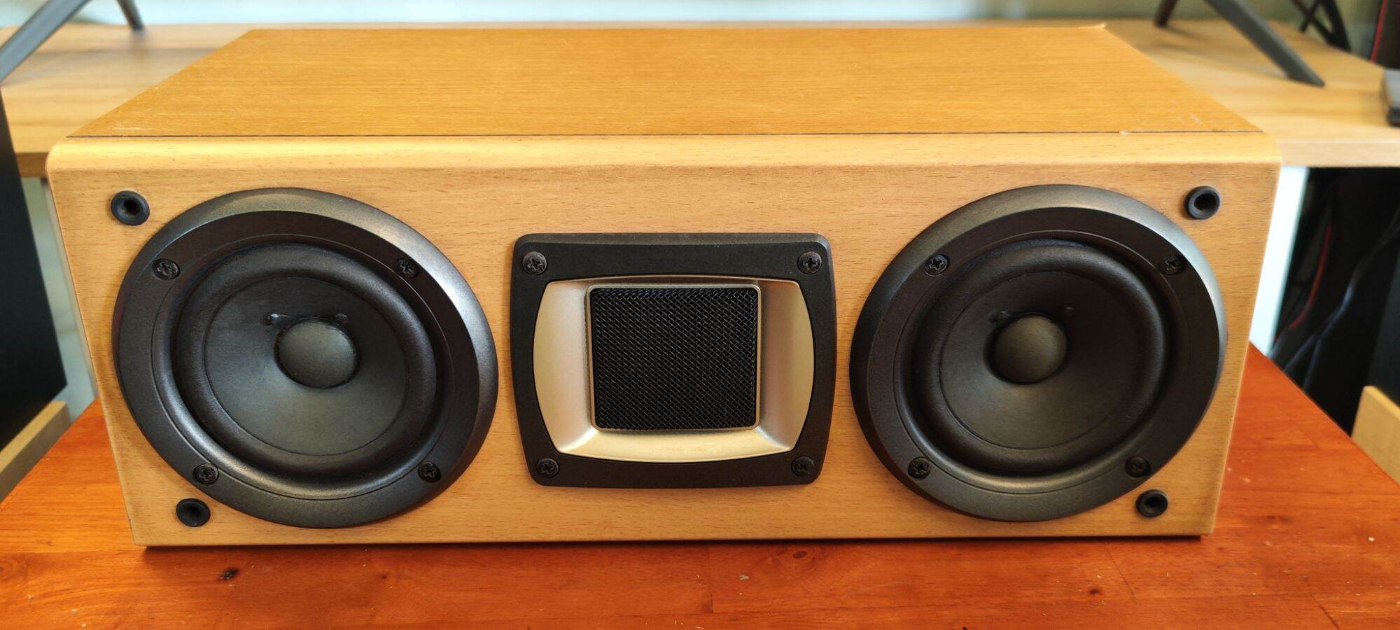 Loa Center Kenwood màu gỗ treble điện