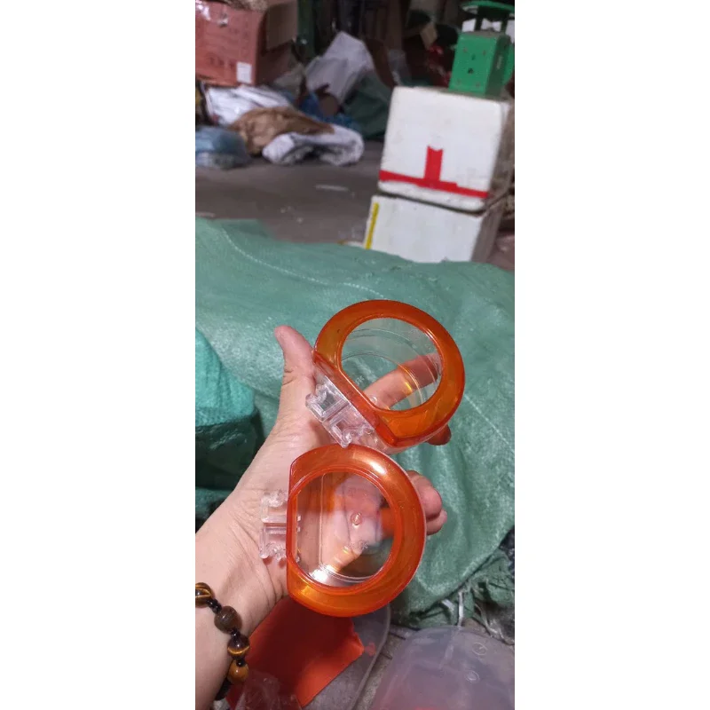 1 chiếc cóng nhựa dành cho chim cu gáy