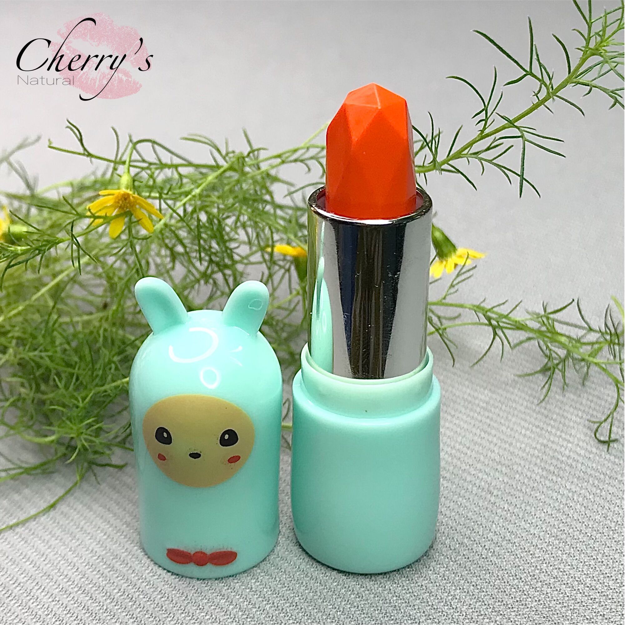 Son Dưỡng Gấc trị thâm môi, chống nứt nẻ.