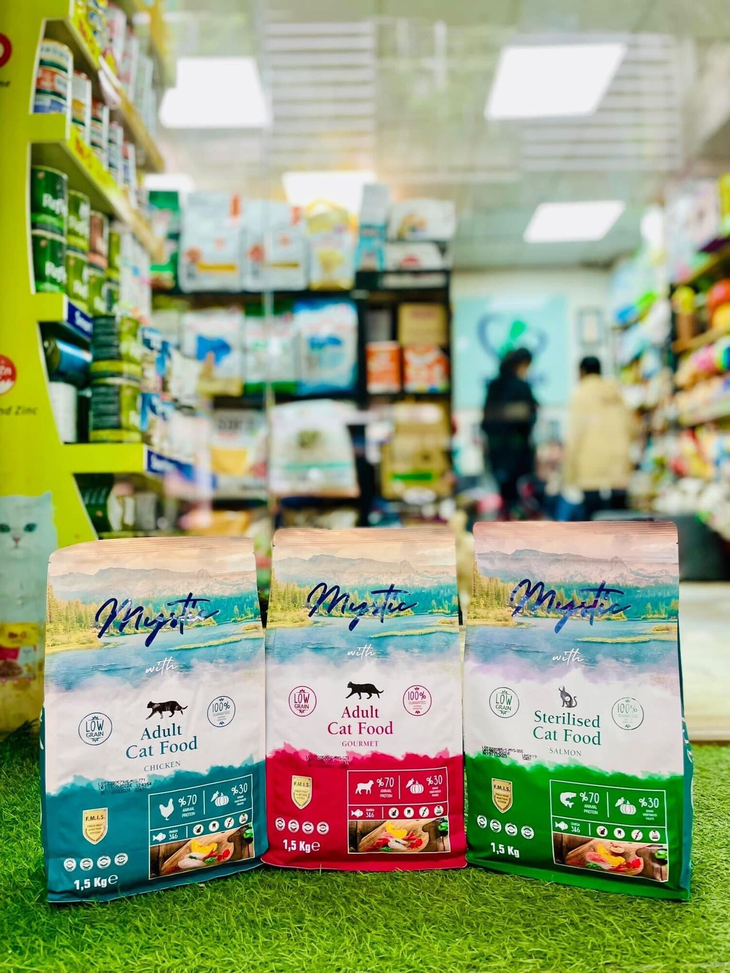 Thức ăn cho mèo trường thành hạt Mystic 3 vị