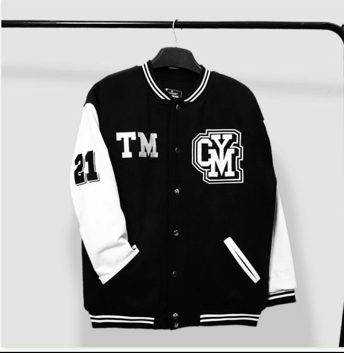 Áo Khoác Bomber Phối Trắng Đen Dành Cho Cả Nam và Nữ In Hoạ Tiết Chữ CYM