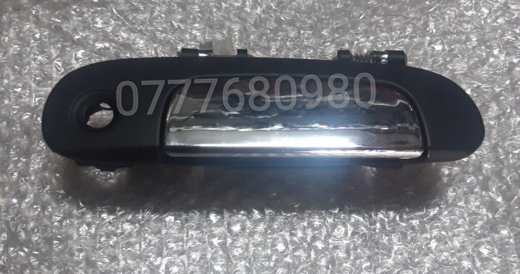 TAY MỞ CỬA NGOÀI FORD LASER ( GIÁ 1 CÁI )