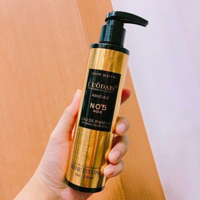 Gel giữ nếp tóc sau khi uốn tóc, giúp dưỡng tóc óng mượt bồng bềnh. Sau khi uốn, các bạn xịt gel vào tay rồi thoa lên những lọn tóc vừa mới uốn. Thành phần gel hòa chung với các dưỡng chất sẽ giúp lọn tóc đen bóng, bồng bềnh và giữ nếp lâu dài hơn.
