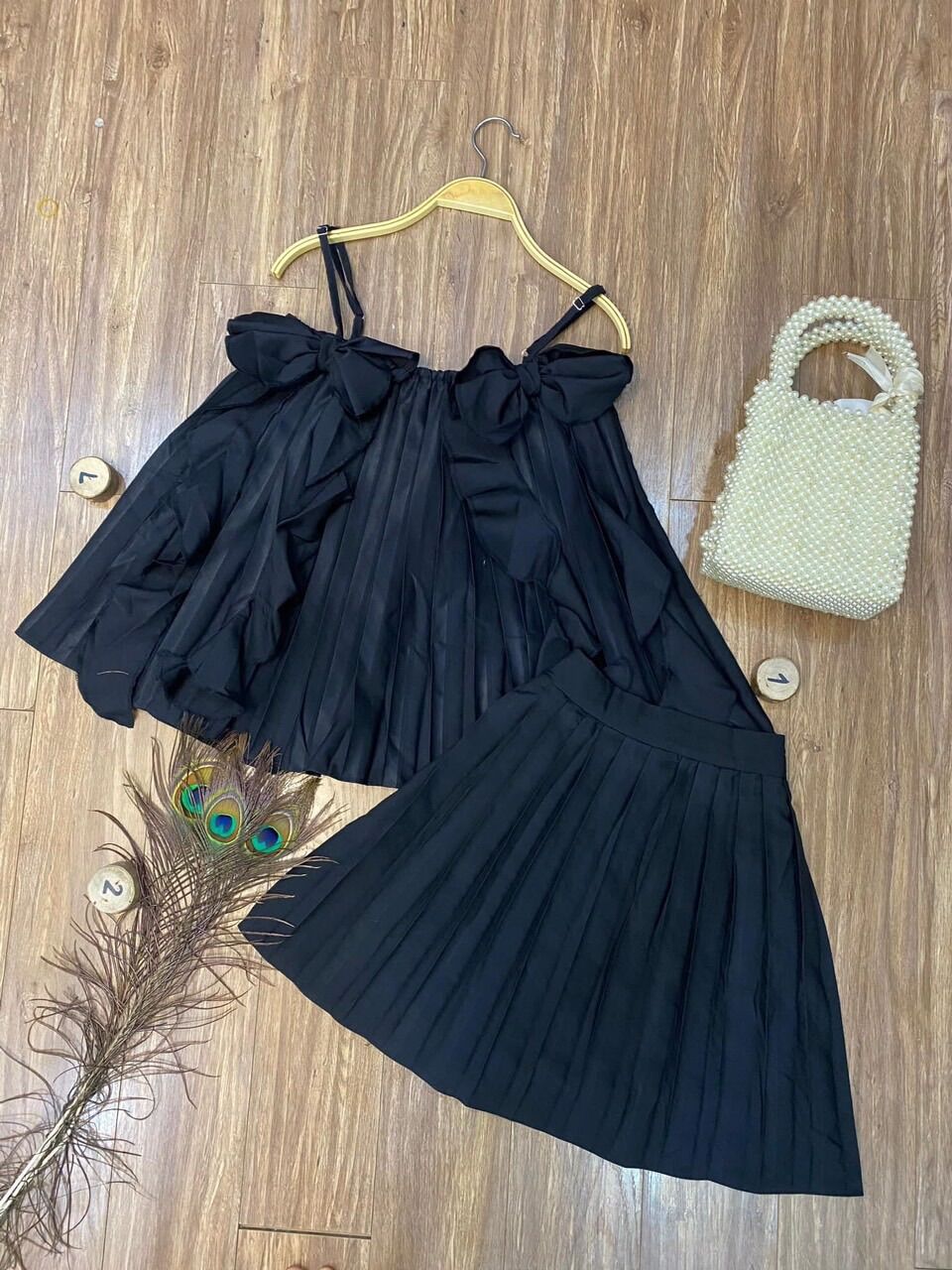 Set áo và chân váy dập li