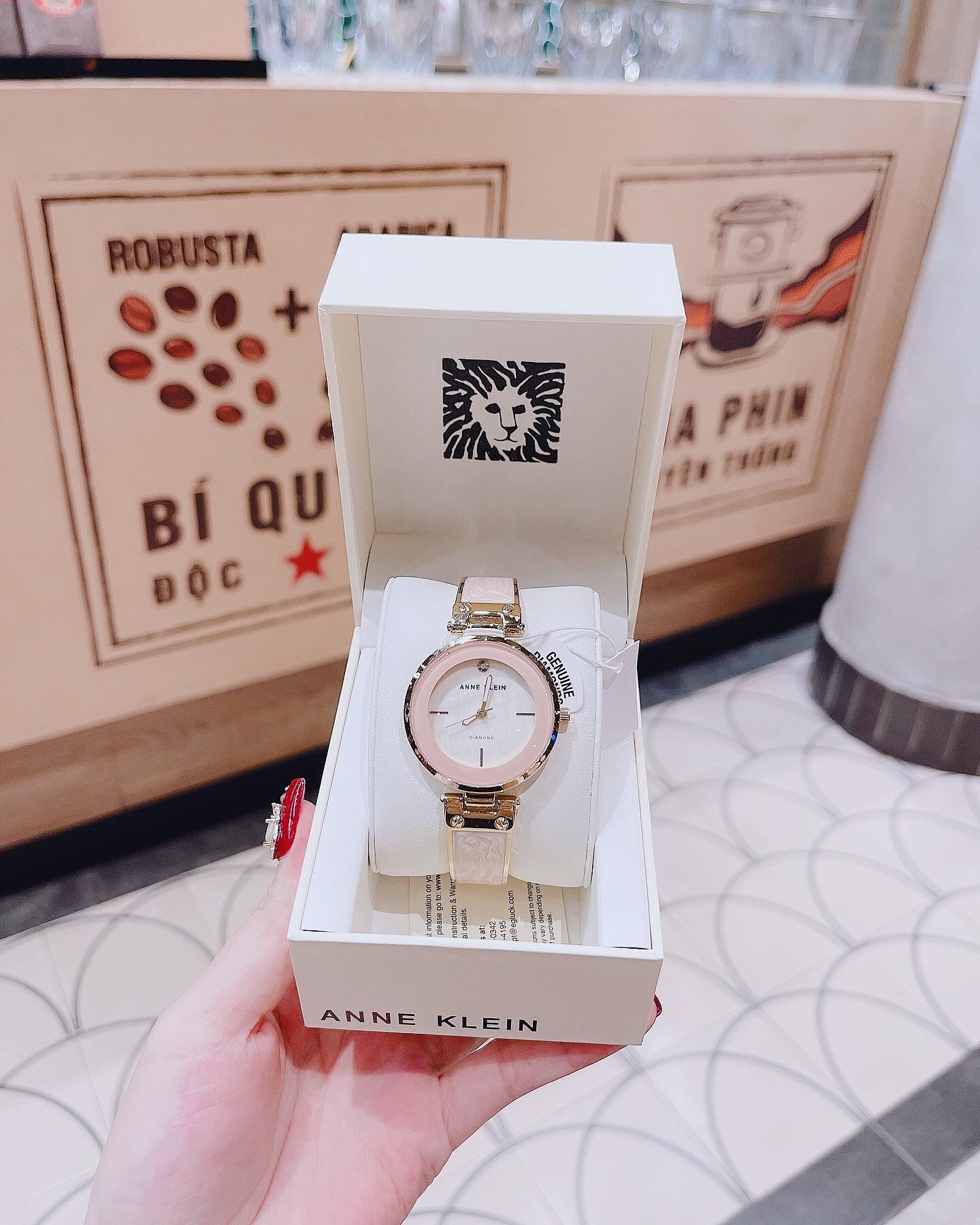 Đồng hồ nữ Anne Klein mặt khảm trai, size 34mm