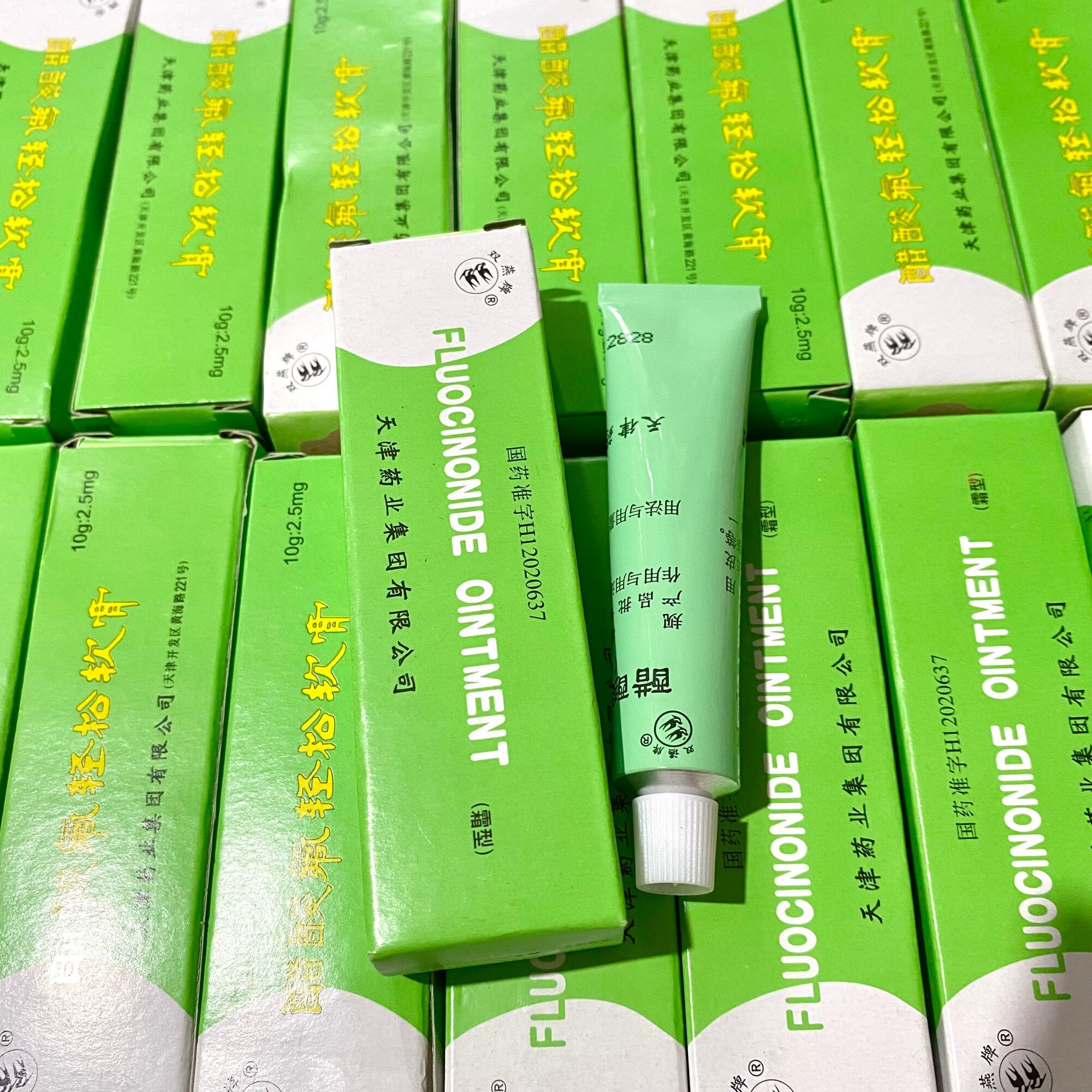 Lố 12 tuýp kem ngừa nám trắng da con én 10g
