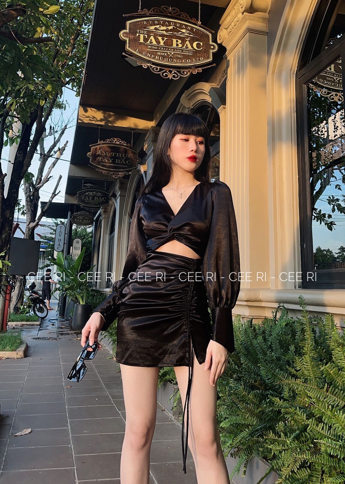 MẪU ĐỘC QUYỀN SHOP CEERI / Mẫu lụa xoắn ngực đen