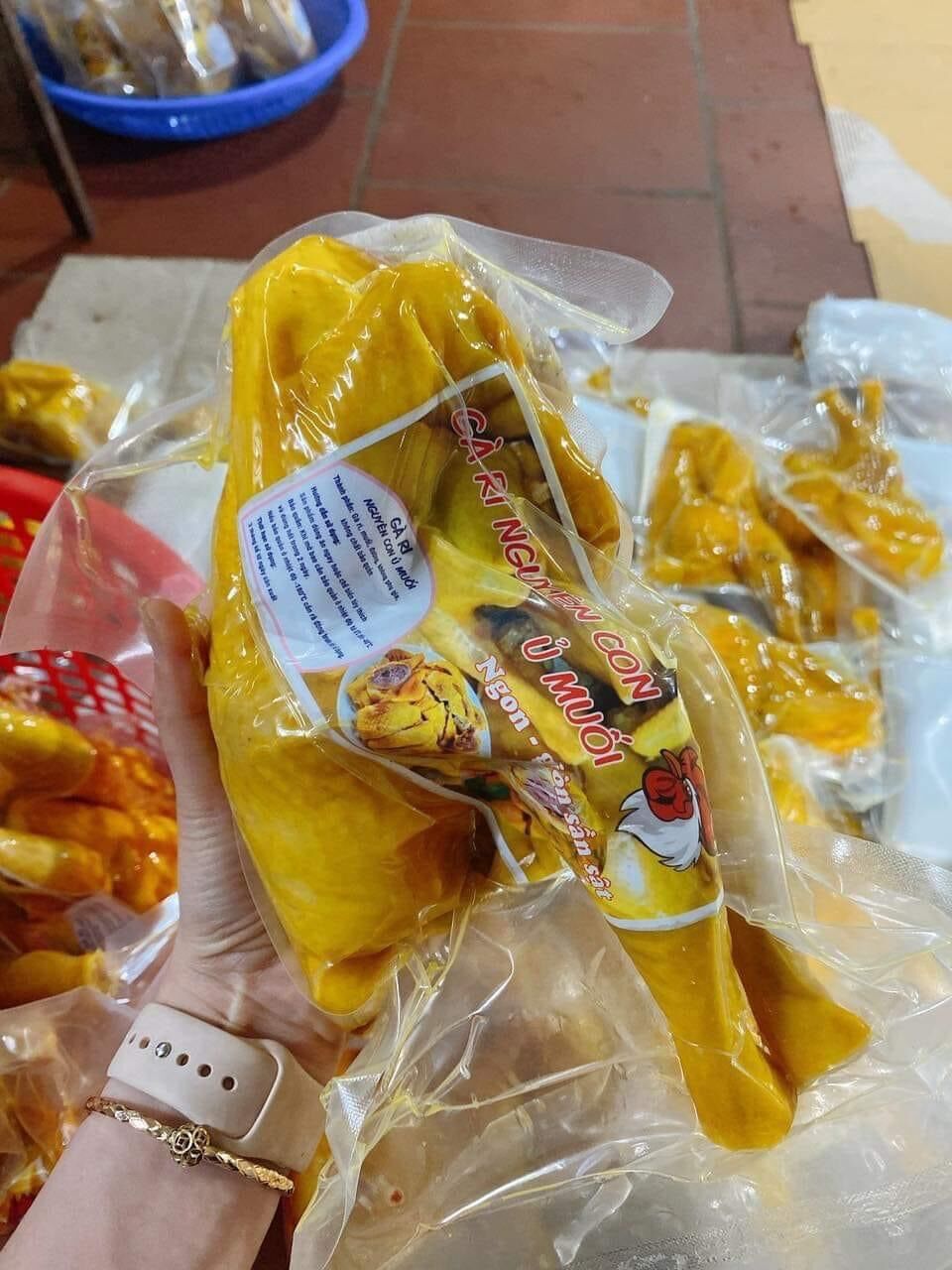 1 Con gà ri nguyên con ủ muối ko đầu (giao liền)