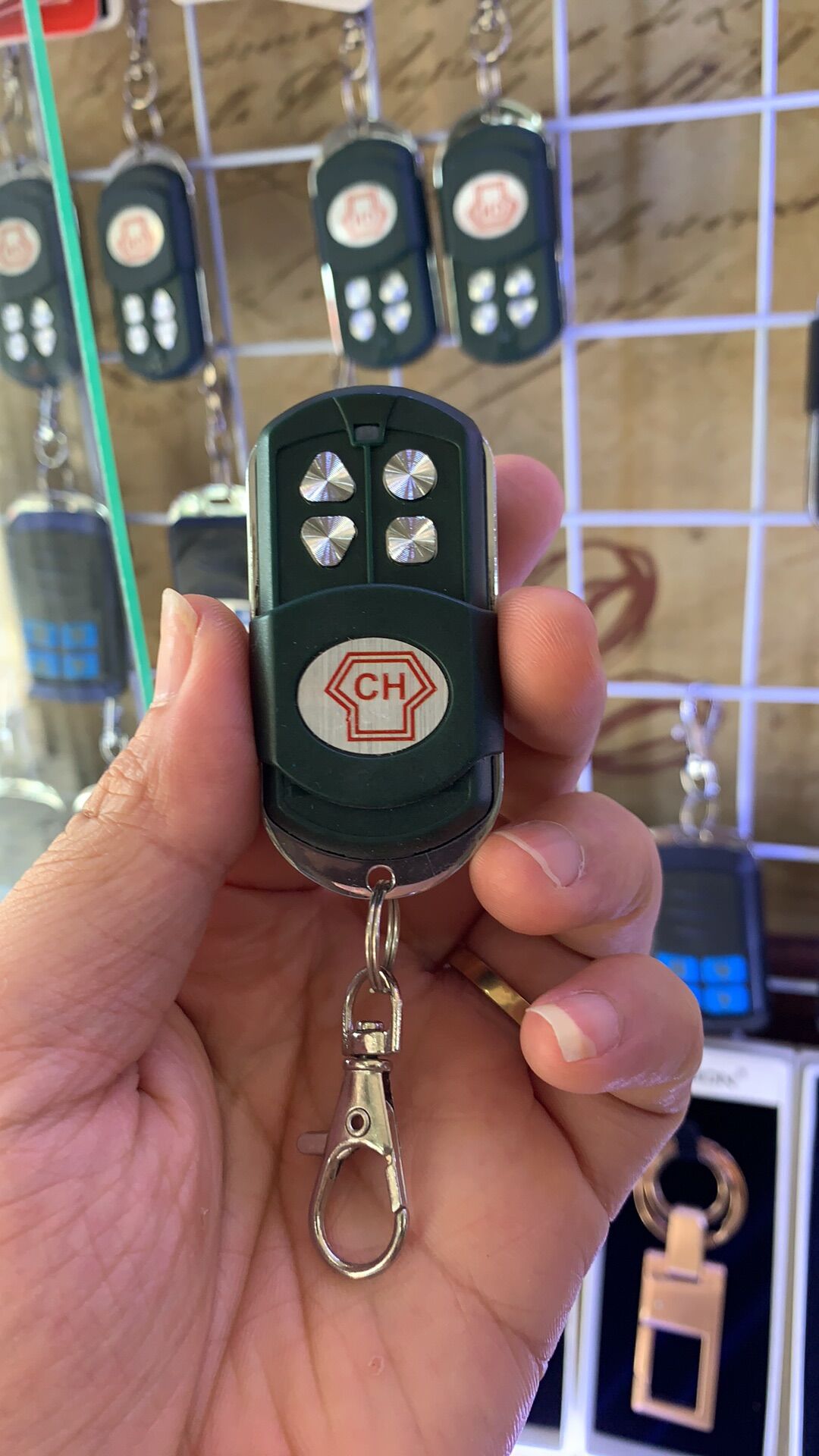 Remote cửa cuốn CH chính hãng tần số 365 Mhz mã nhảy