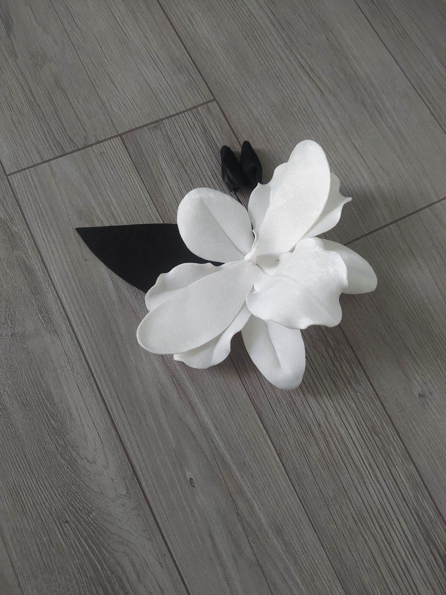 Hoa lan cài áo handmade Canto phối màu
