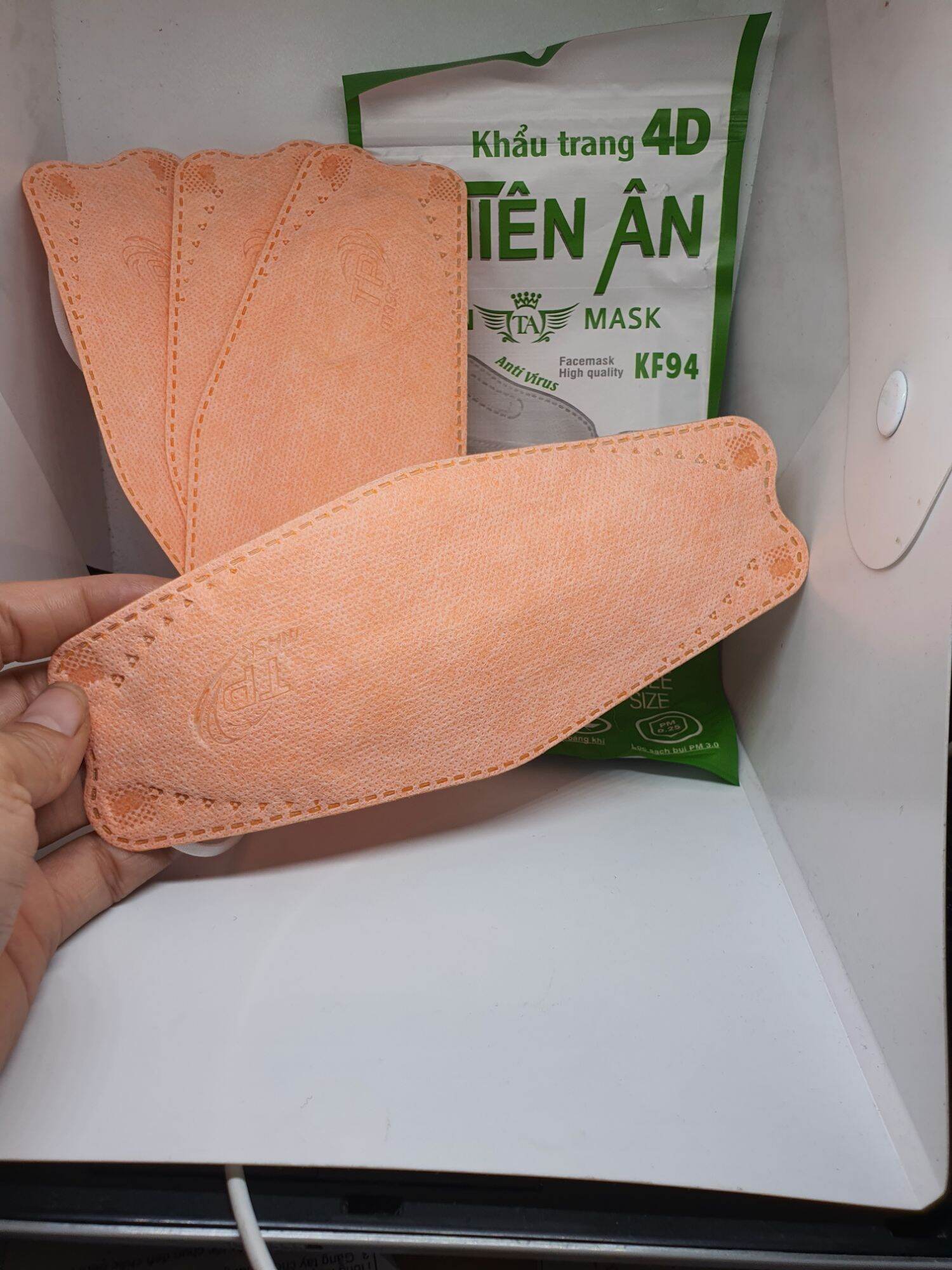 Khẩu trang y tế KF94 4D Mask màu CAM (gói 10 cái)