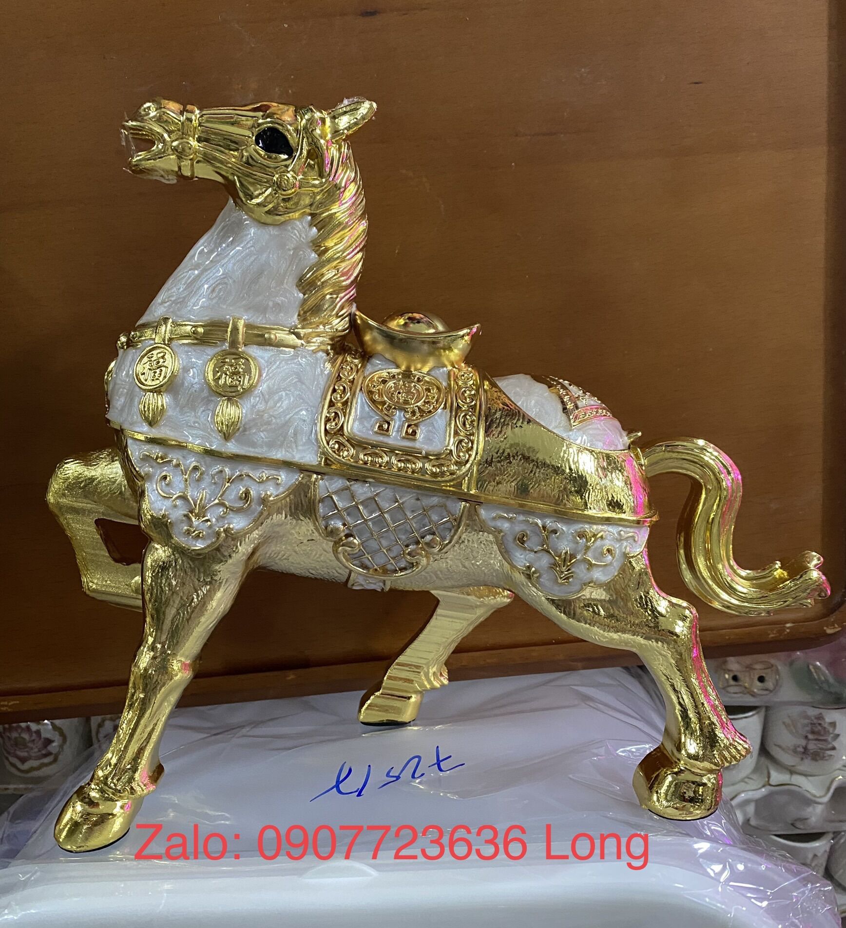 Gạt tàn Siêu phẩm hình con Ngựa kim loại mạ màu Cao cấp - làm quà tặng rất Sang Trọng
