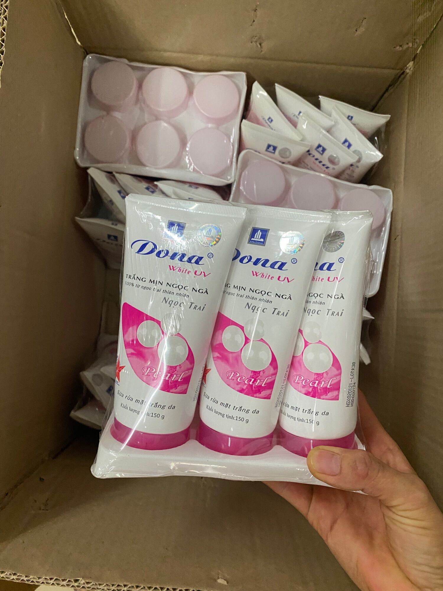 Sữa rửa mặt Dona