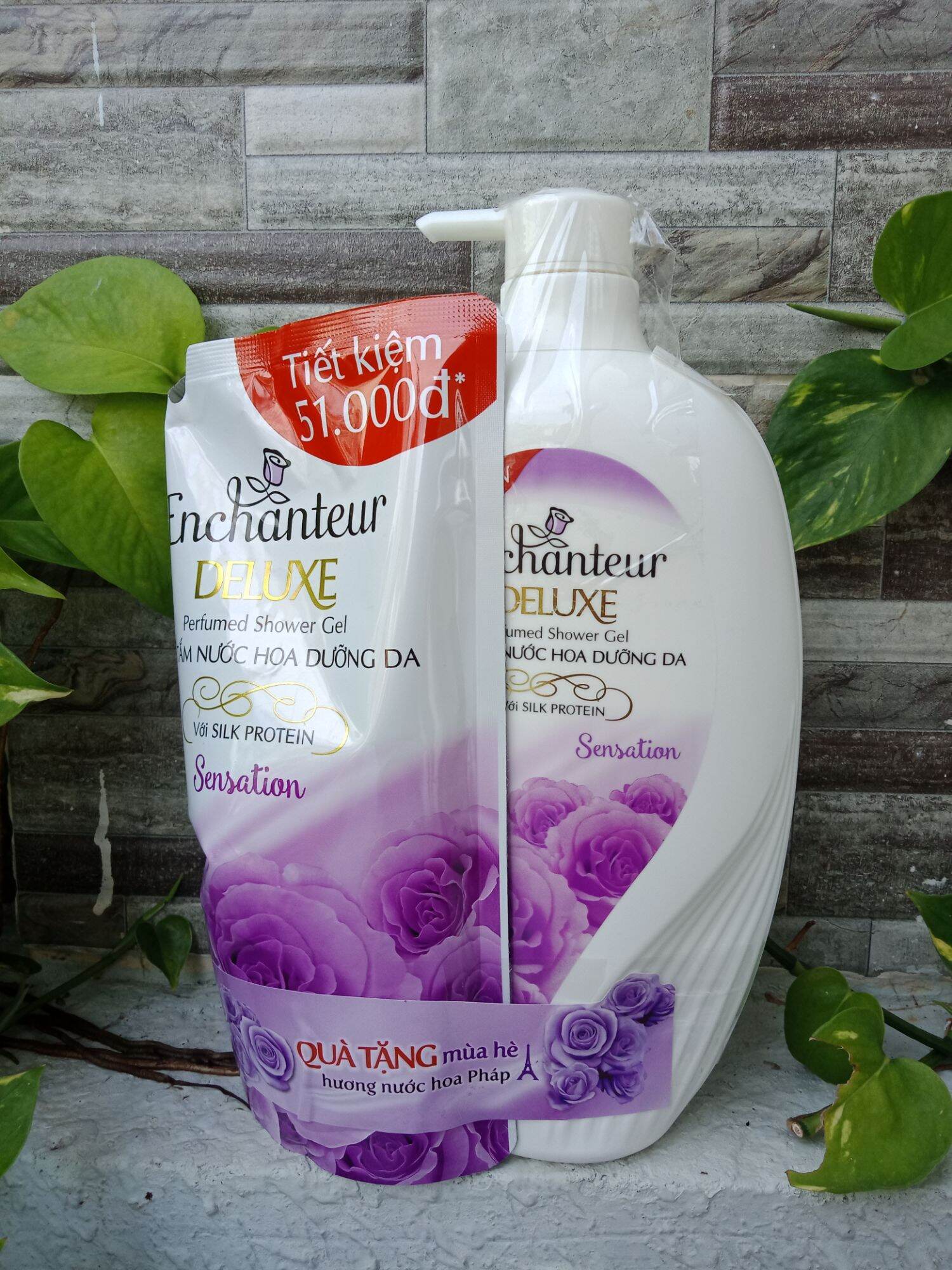 (Tặng túi sữa tắm 450g) Sữa tắm Enchanteur 900g