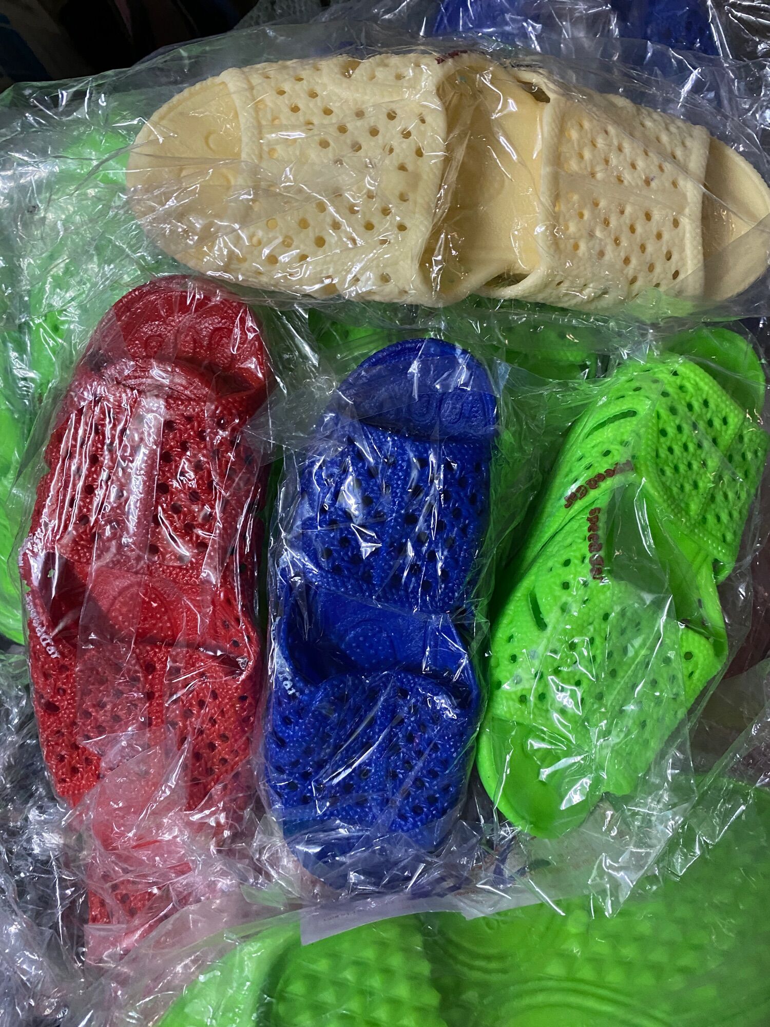 Dép tổ ông nhiều màu cho bé