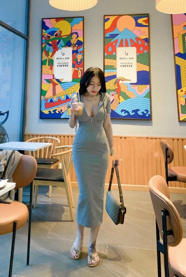 Đầm thun body maxxi xẻ tà sau dây kéo có nón