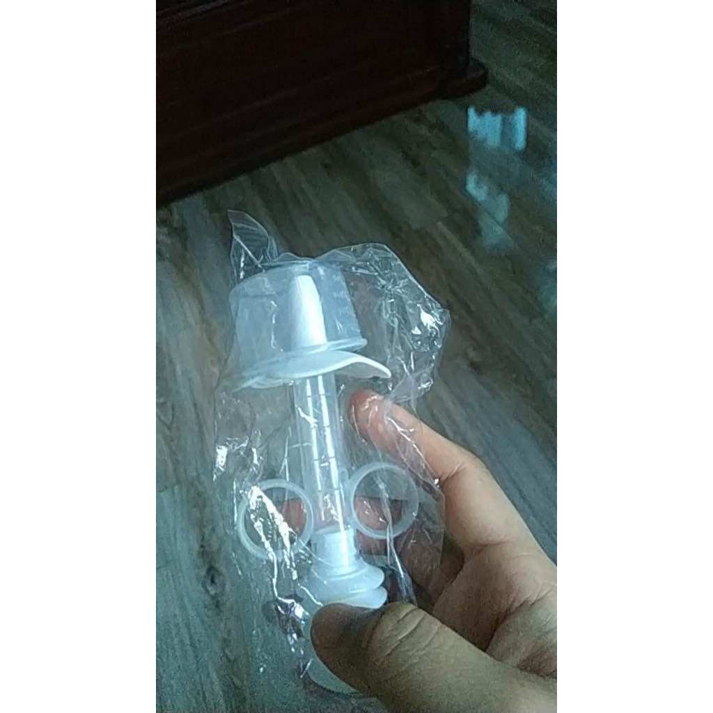 Dụng cụ cho bé uống thuoc uống sữa an toàn