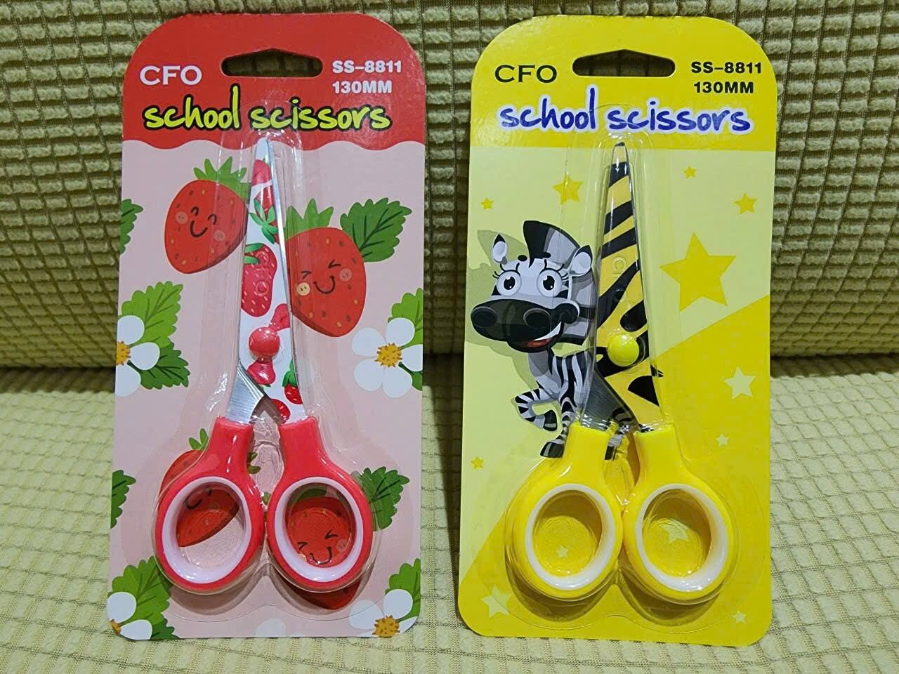 1 cái kéo nhỏ thủ công