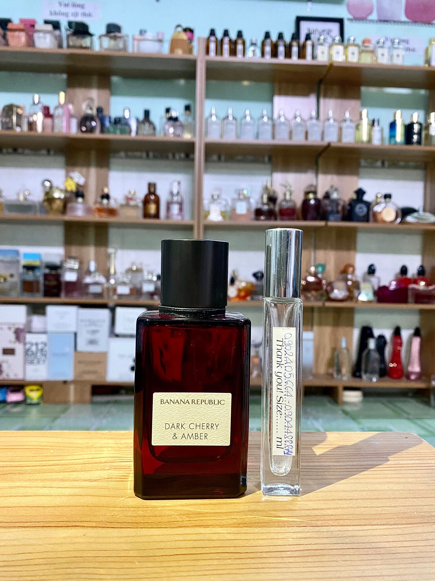Nước hoa Banana Republic Dark Cherry & Amber