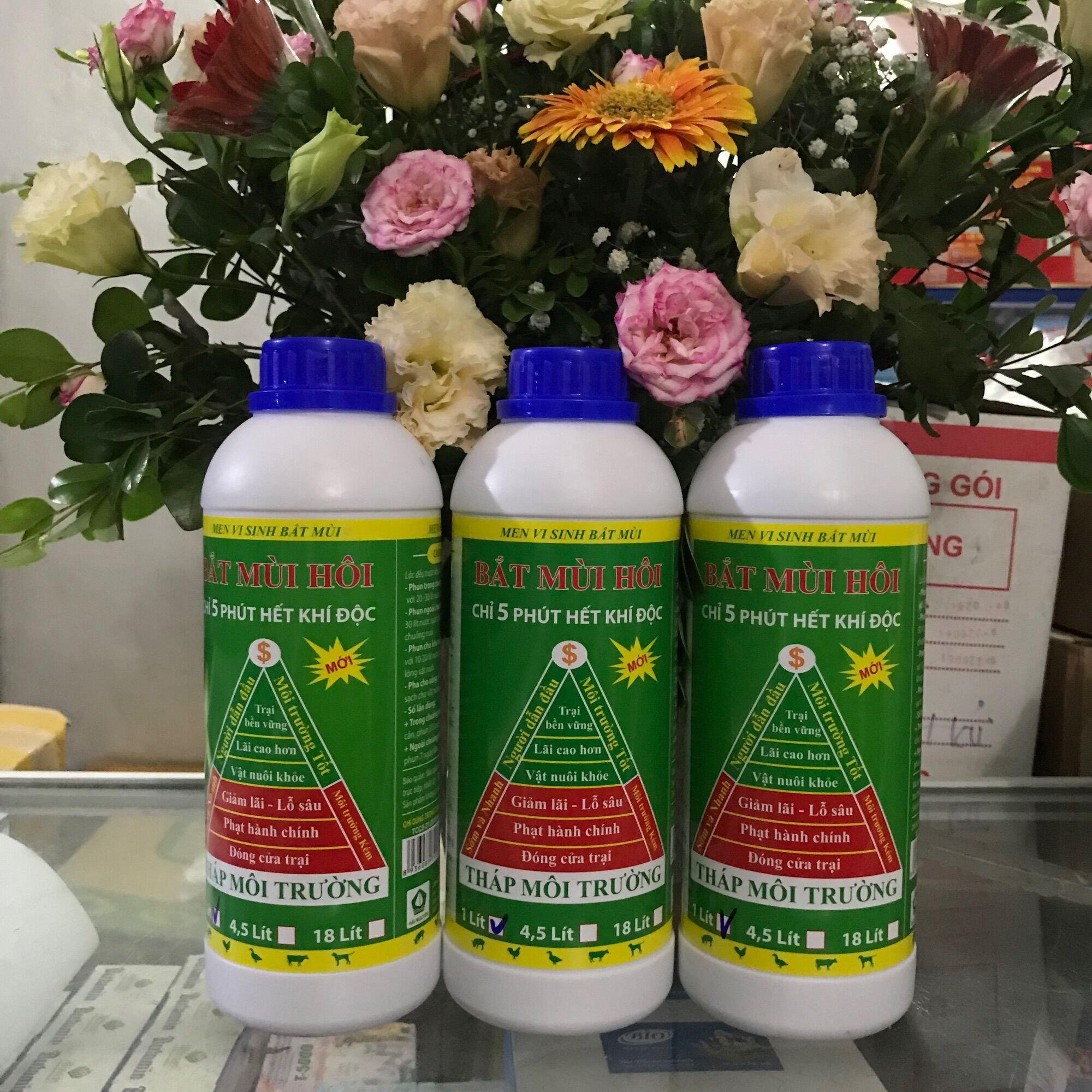 Phun bắt mùi hôi chuồng trại chai 1L
