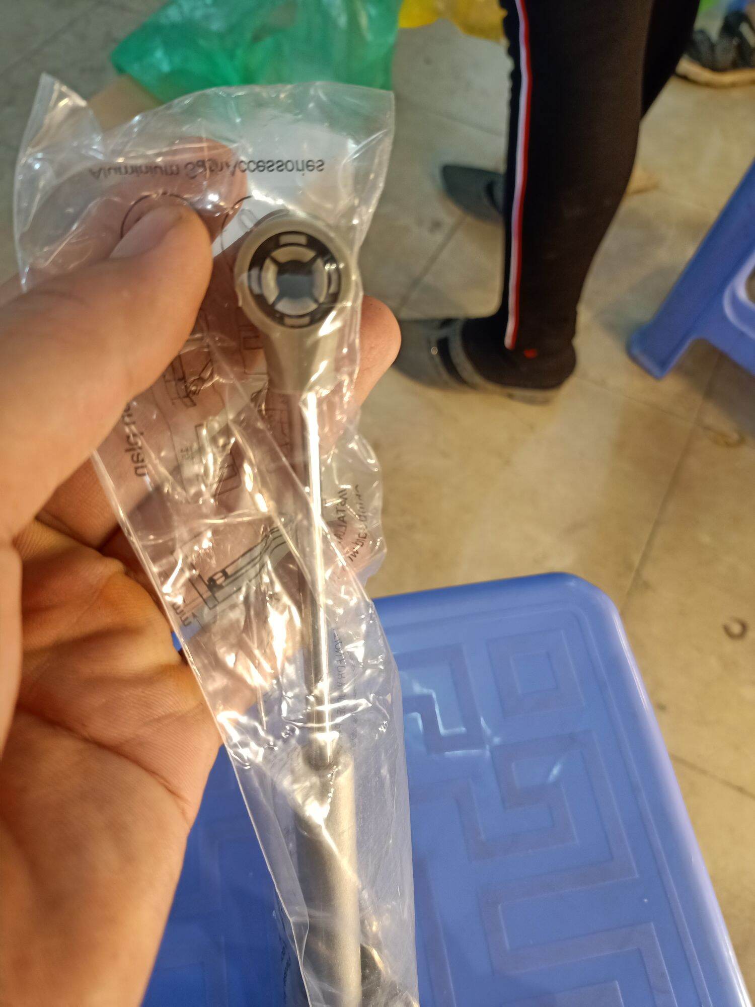 CHỐNG HƠI TỦ BẾP IVAN LỰC 80N - XÁM BẠC
