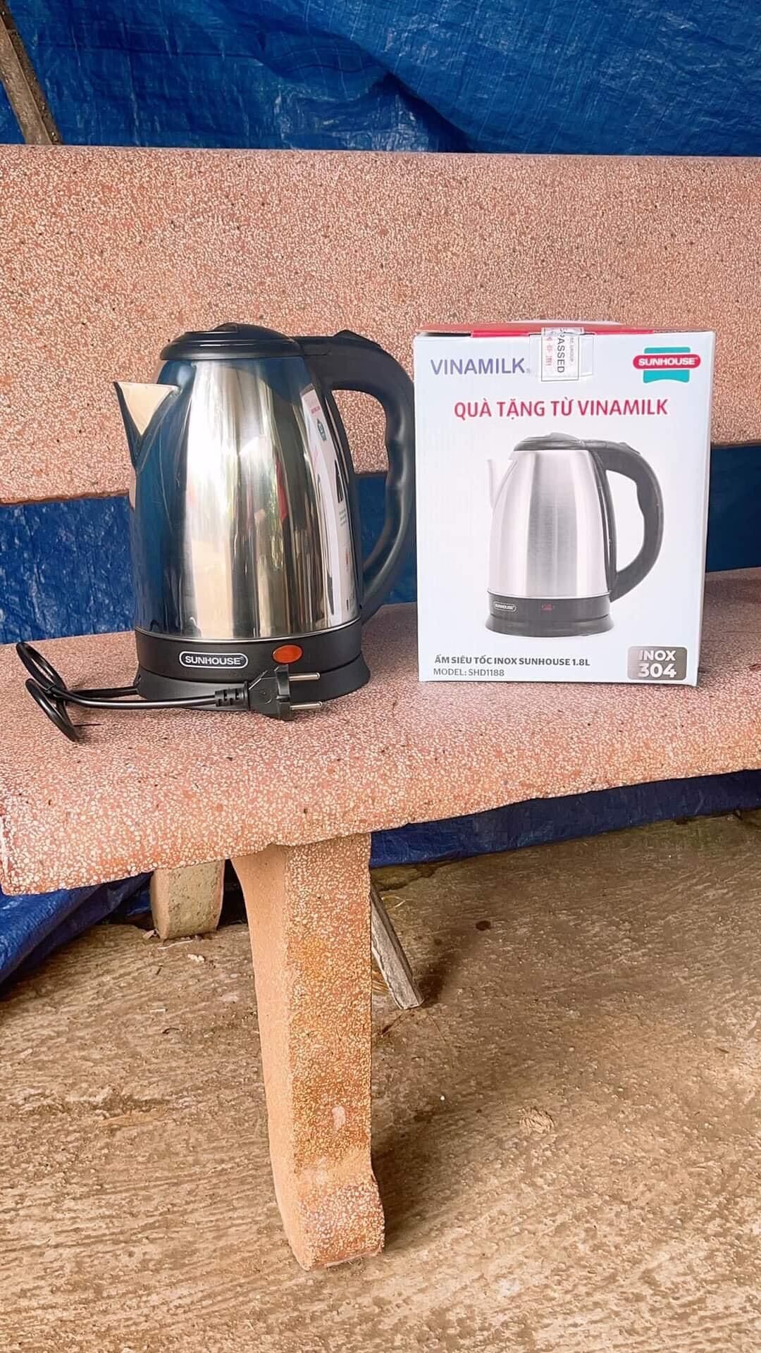 Ấm siêu tốc sunhouse 1,8L ( quà km vinamilk)