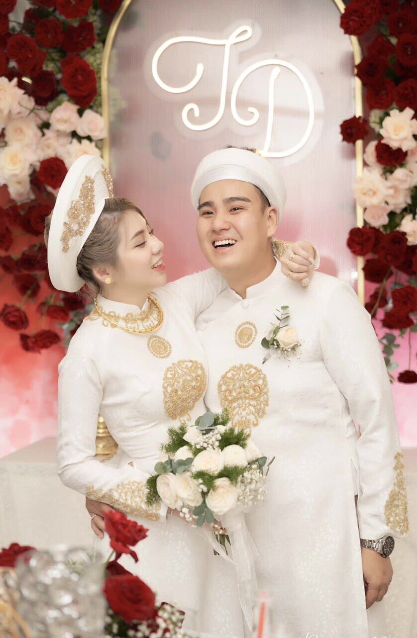Áo dài hỏi cưới cặp chất gấm kết ren thủ công tỷ mỉ siêu sang
