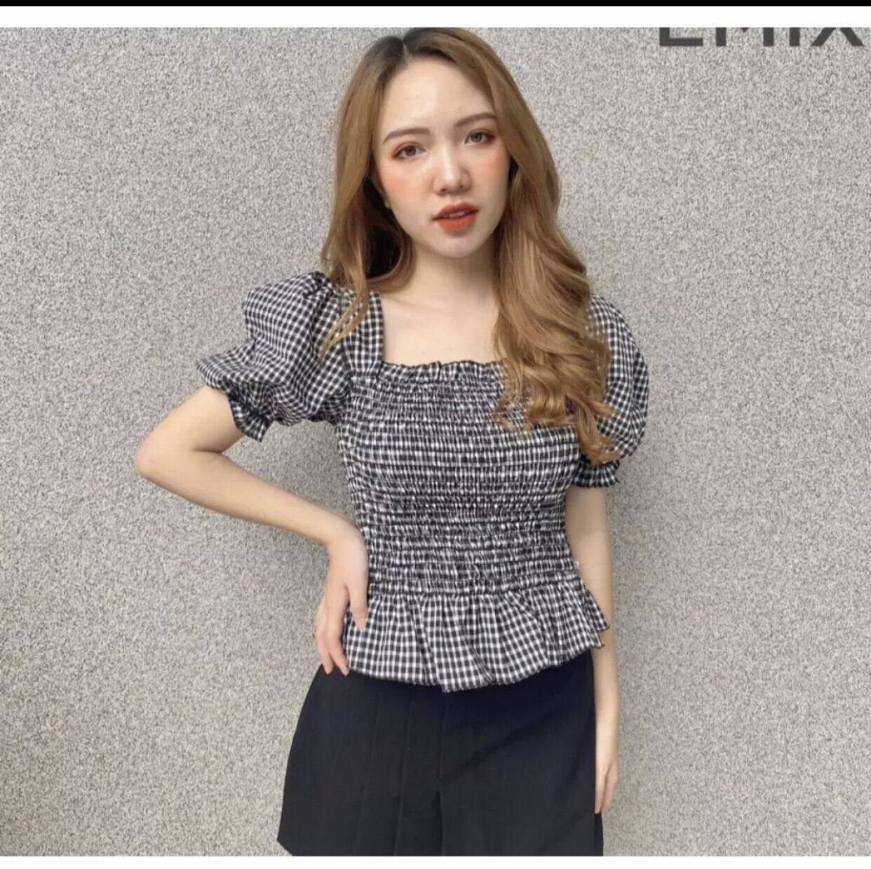 Áo trễ vai kẻ caro
