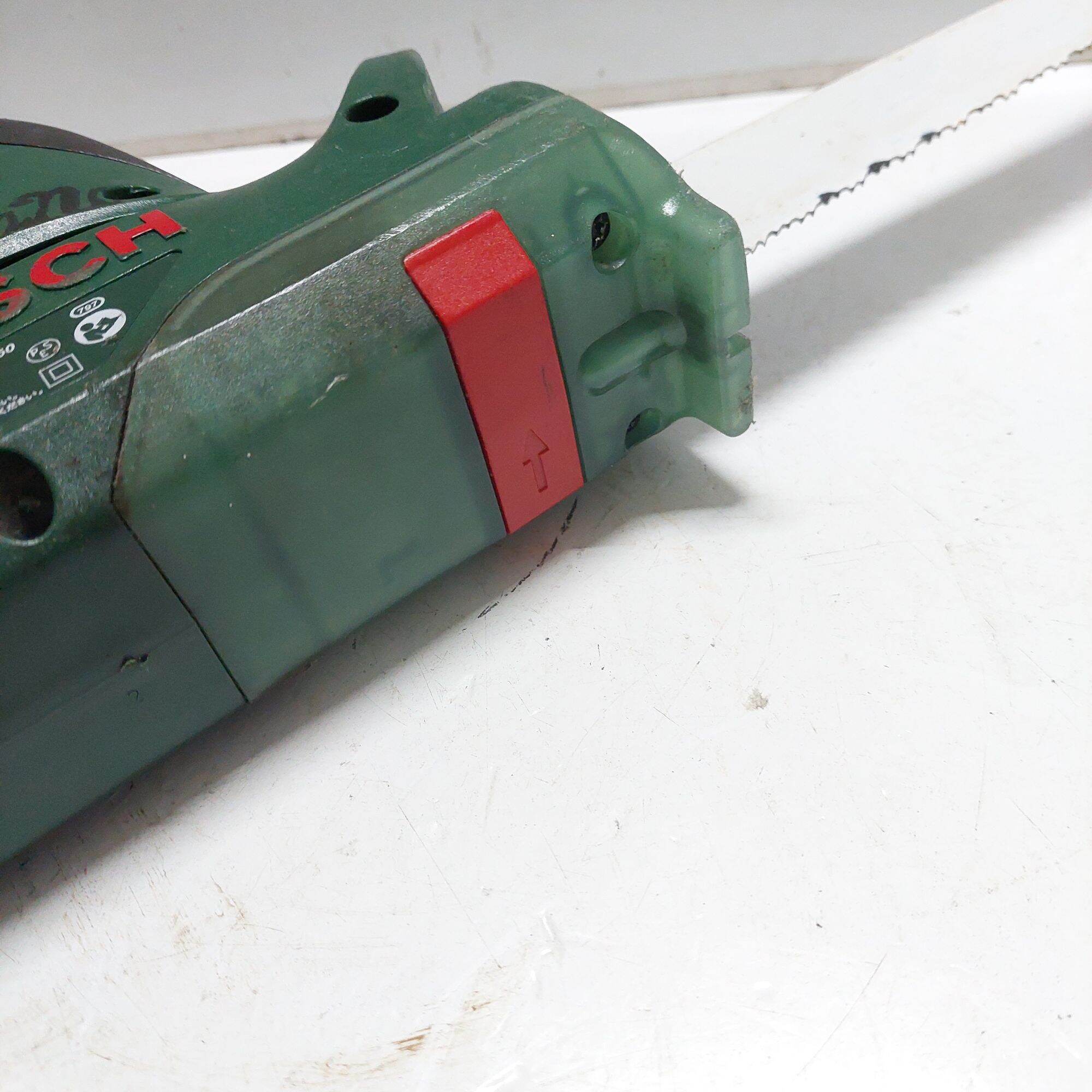 MÁY CƯA KIẾM BOSCH 500W ĐIỆN 100V