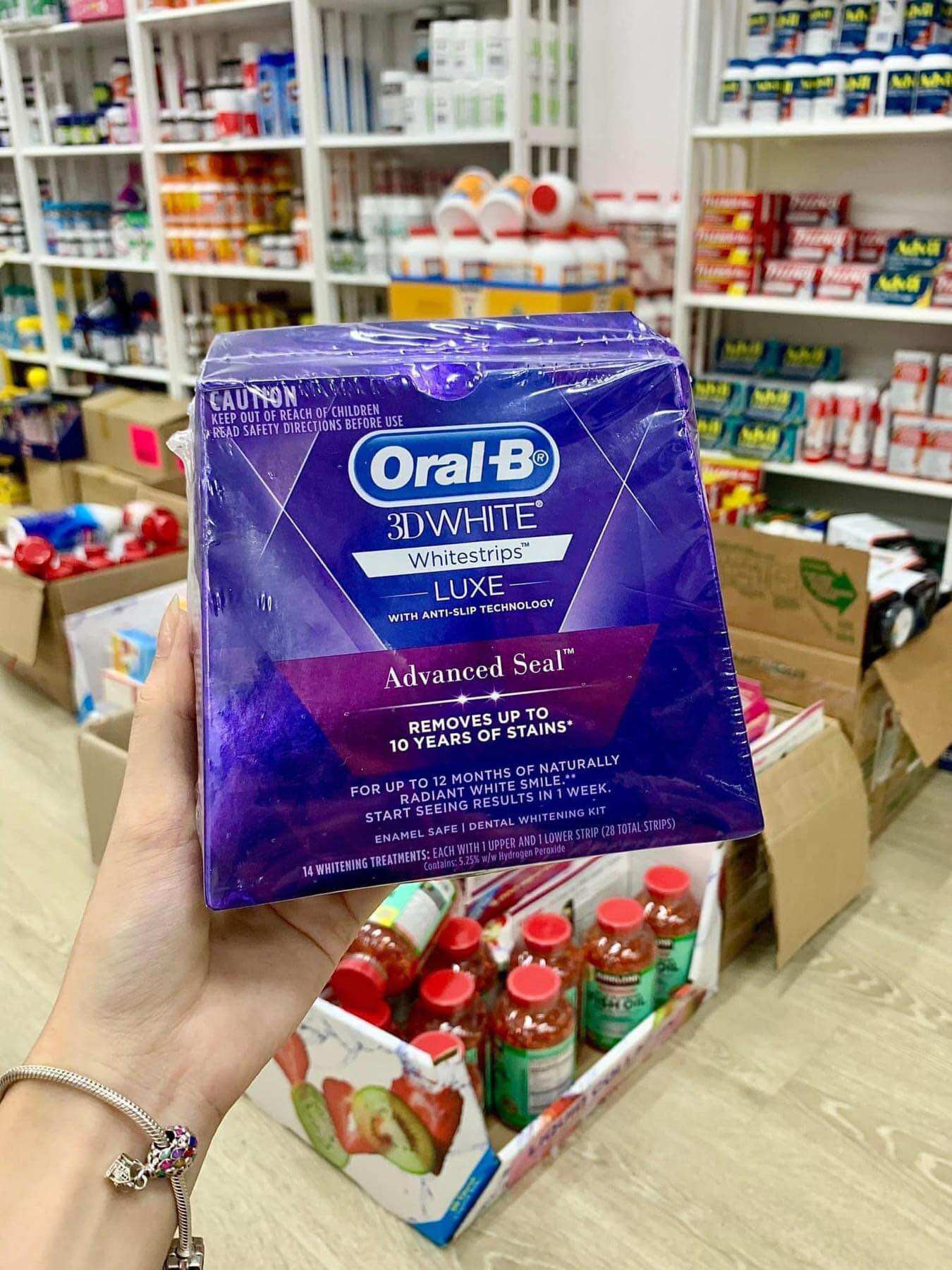 Miếng dán tẩy trắng răng OralB 3D White Whitestrips (1 hộp 14 miếng )