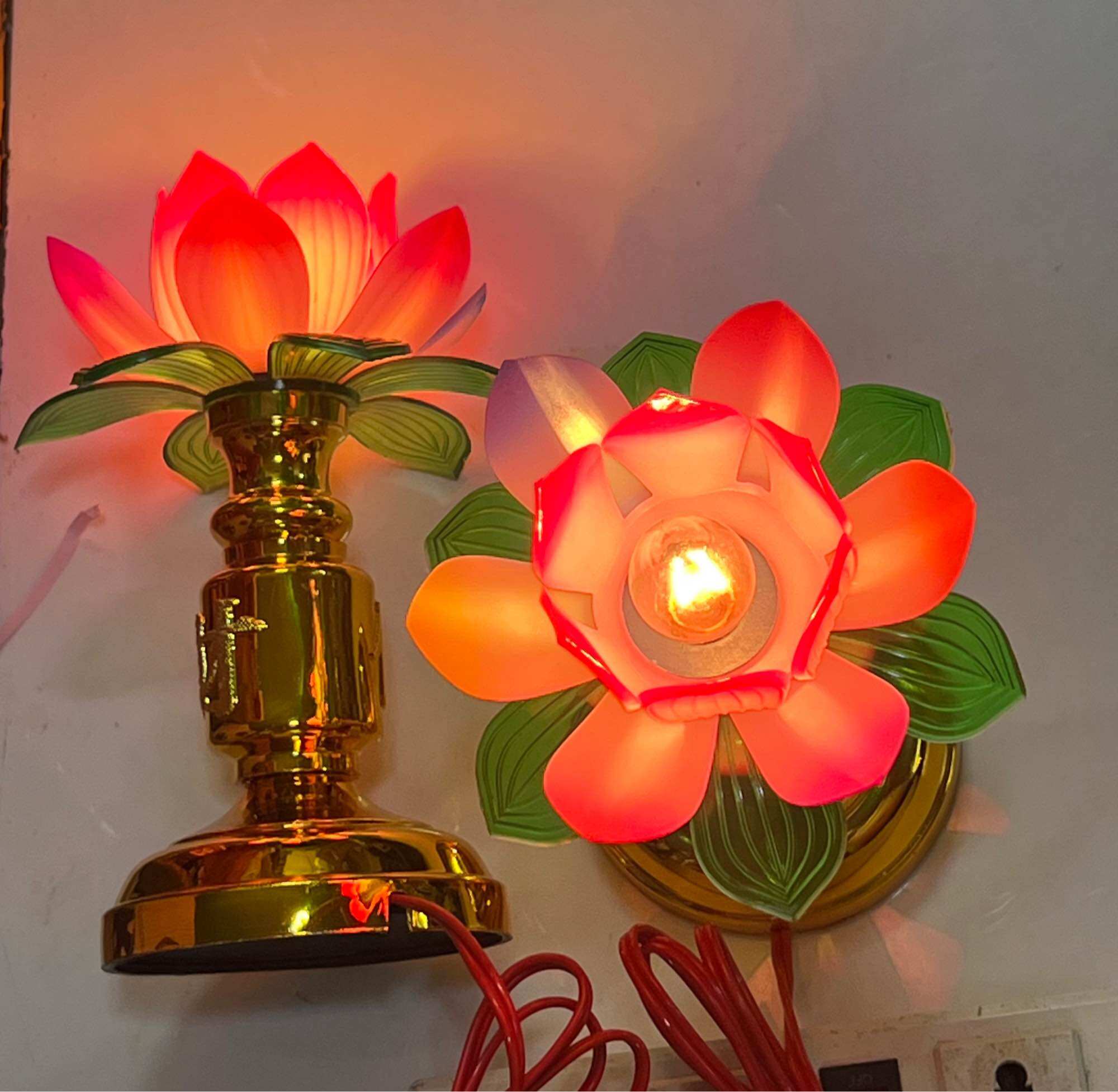 ( Combo 1 cặp ) Đèn thờ cúng HOA SEN dùng bóng trái ớt ( thay bóng dể dàng )