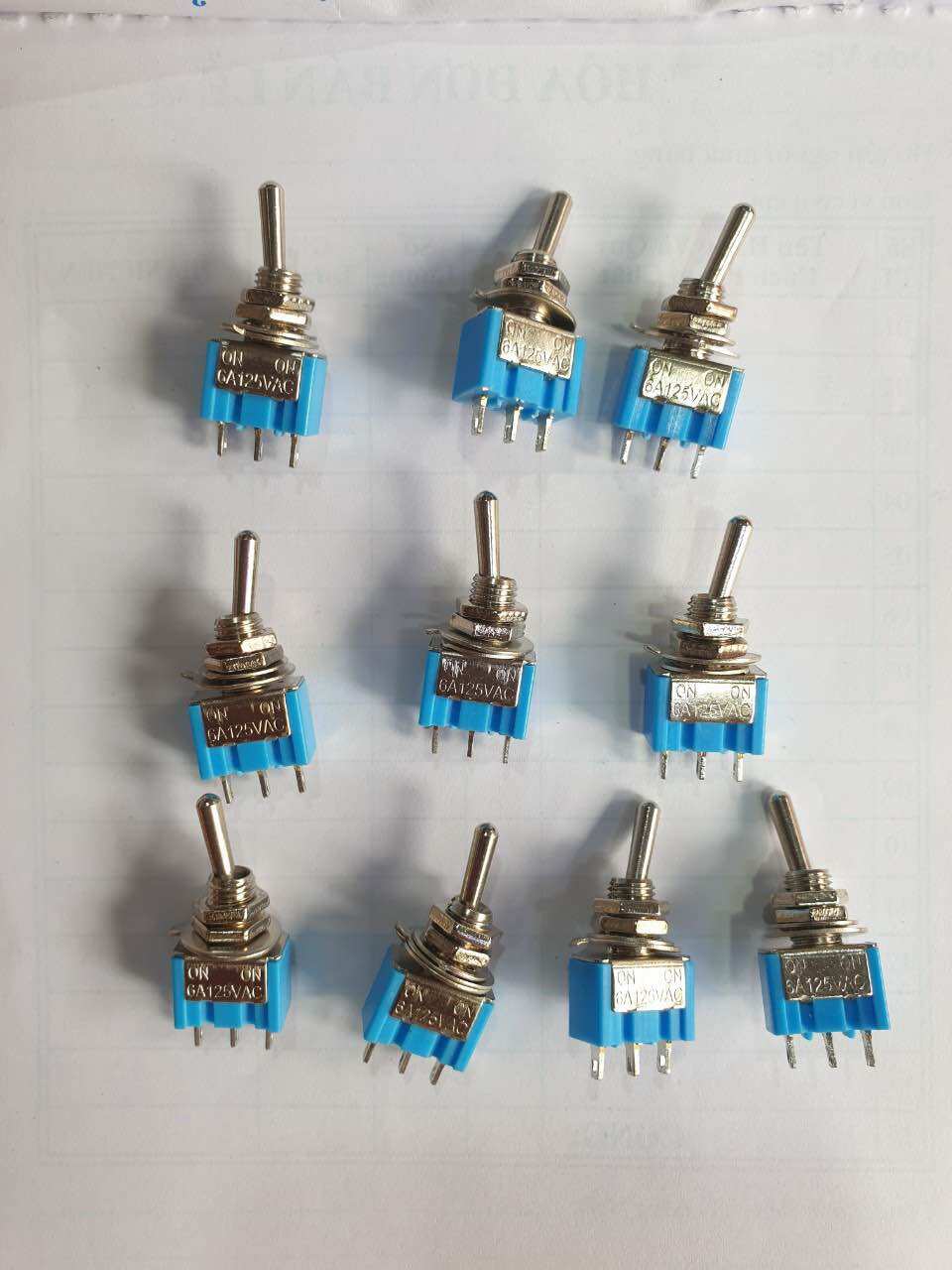 10 cái công tắc xanh gạt
