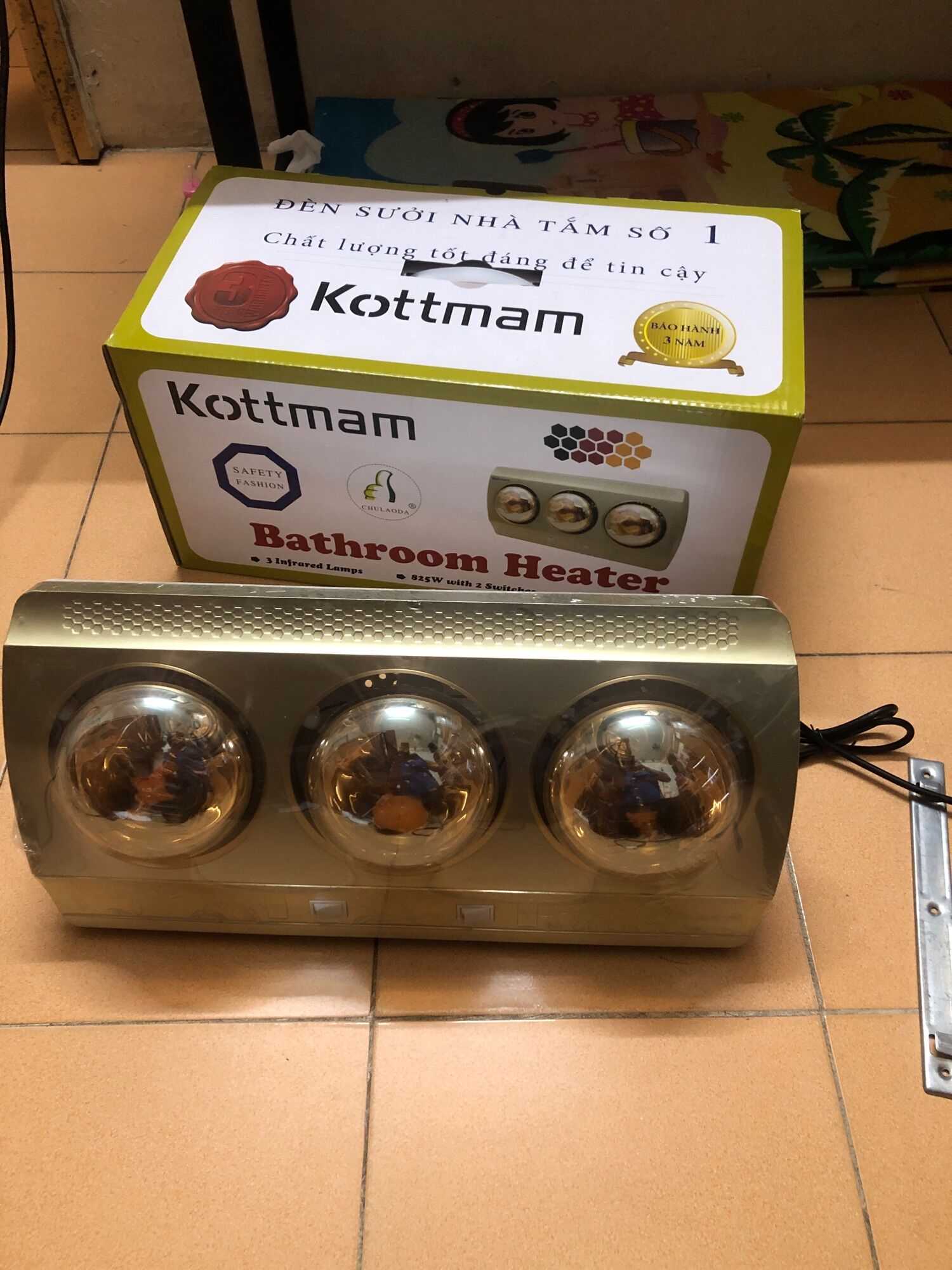 Đèn Sưởi Nhà Tắm 3 Bóng Kottman 825W