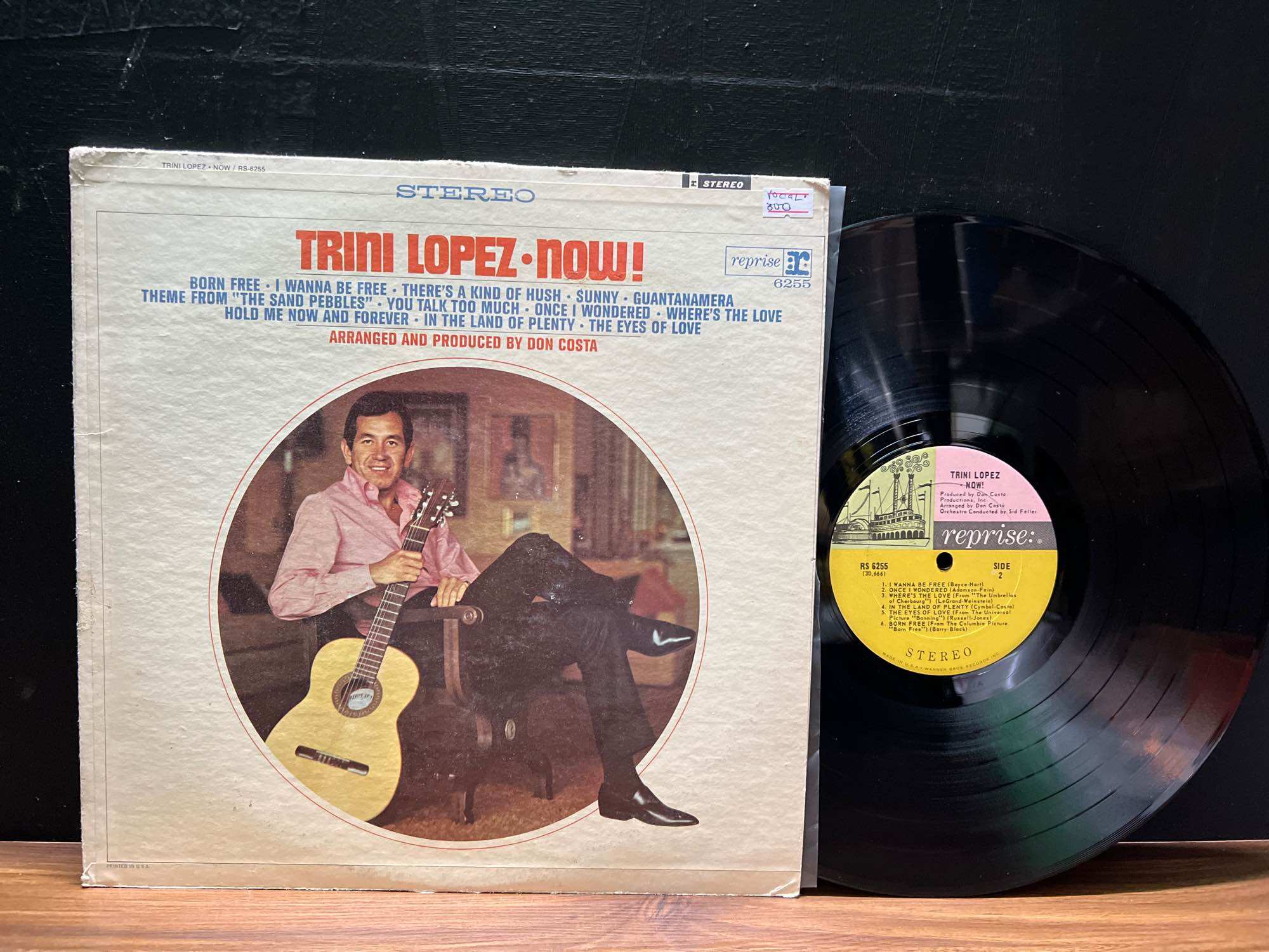 Đĩa than:"Trini Lopez Now!" gồm các bài hát quen thuộc như "Born Free", "If I Had a Hammer", "Guantanamera", v.v