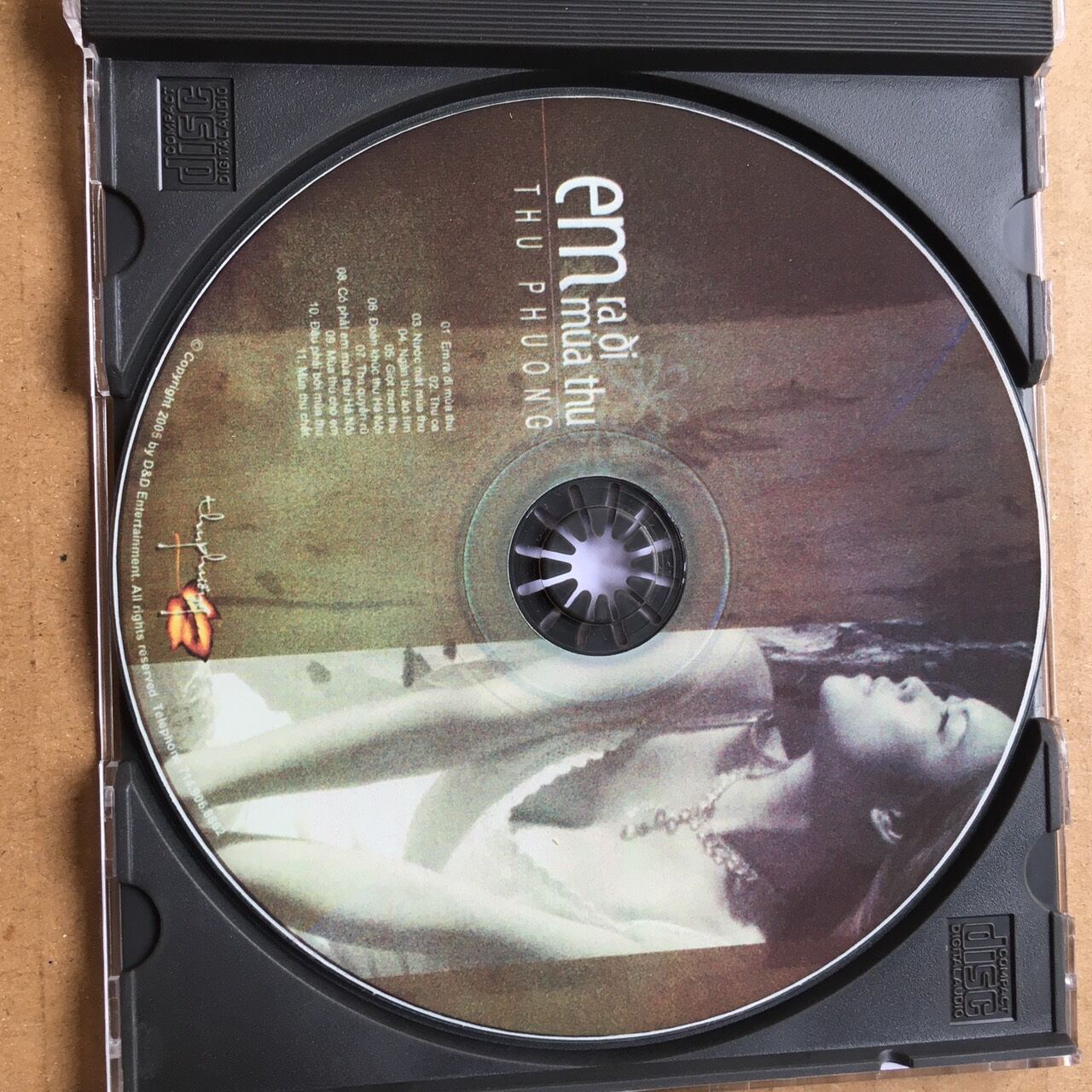 CD Thu Phương - Em Ra Đi Mùa Thu Full box Nhãn đĩa in phun