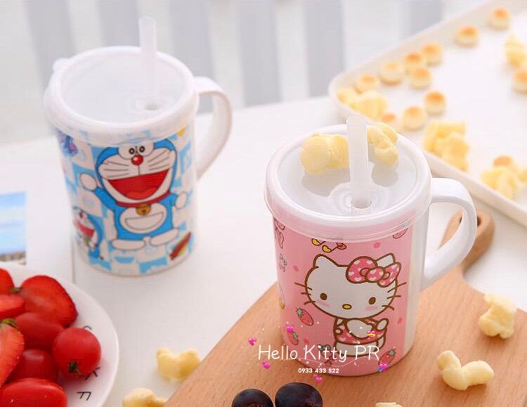 Ly nhựa melamine có nắp Hello Kitty - Doremon