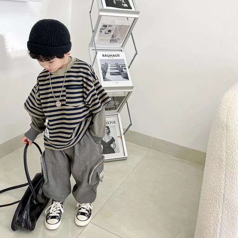 Bộ áo kẻ phối kèm quần kaki bomber túi hộp cá tính bé trai