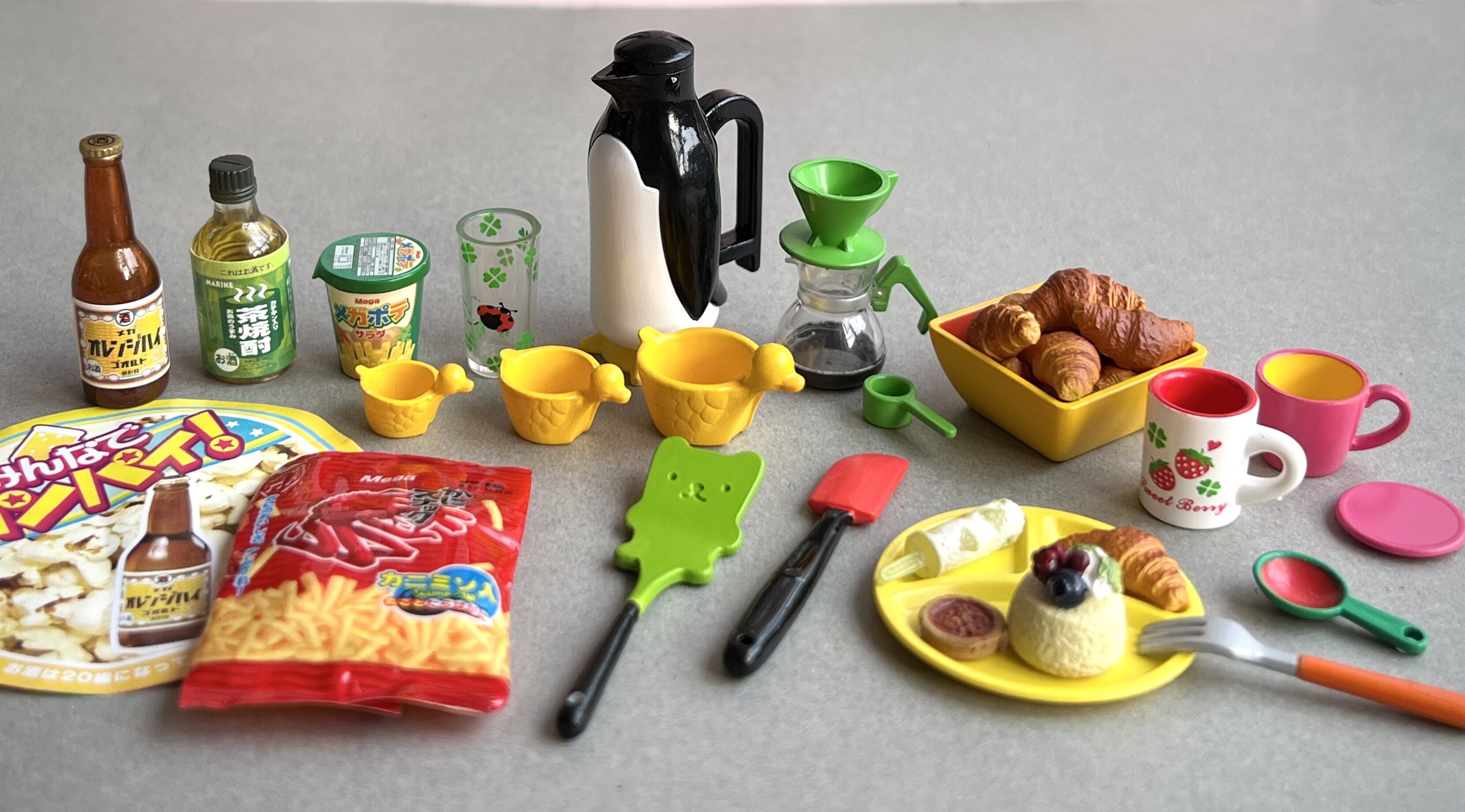 Megahouse Re-ment Dynamic Kitchen Berry Cake Ice Màu Be Stick Sưu Tập Các Bức Tượng Nhỏ Hoạt Hình Tiệc Sinh Nhật Trên 6 Tuổi