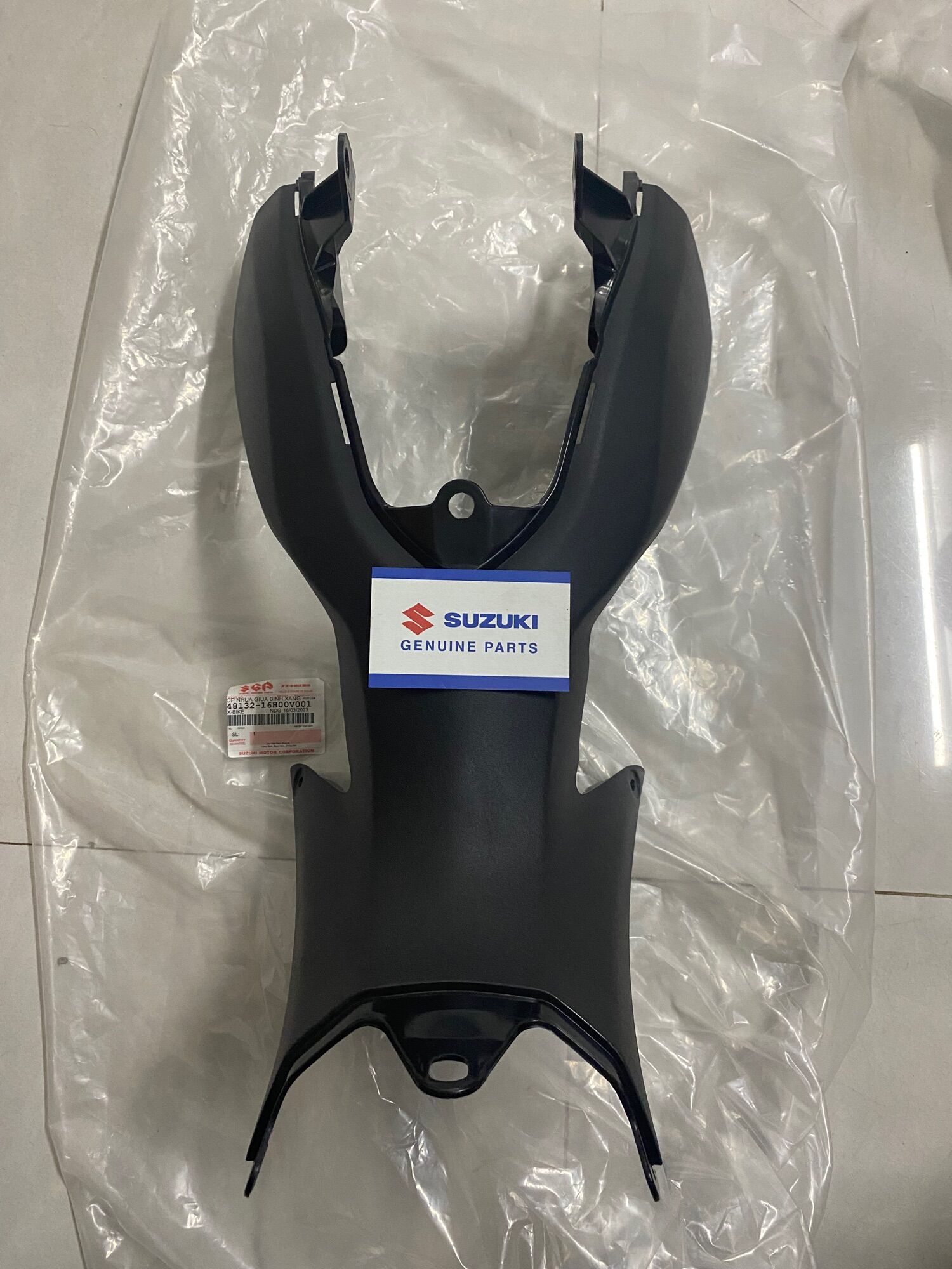 Nhựa nhám yếm giữa xbike 125 suzuki chính hãng
