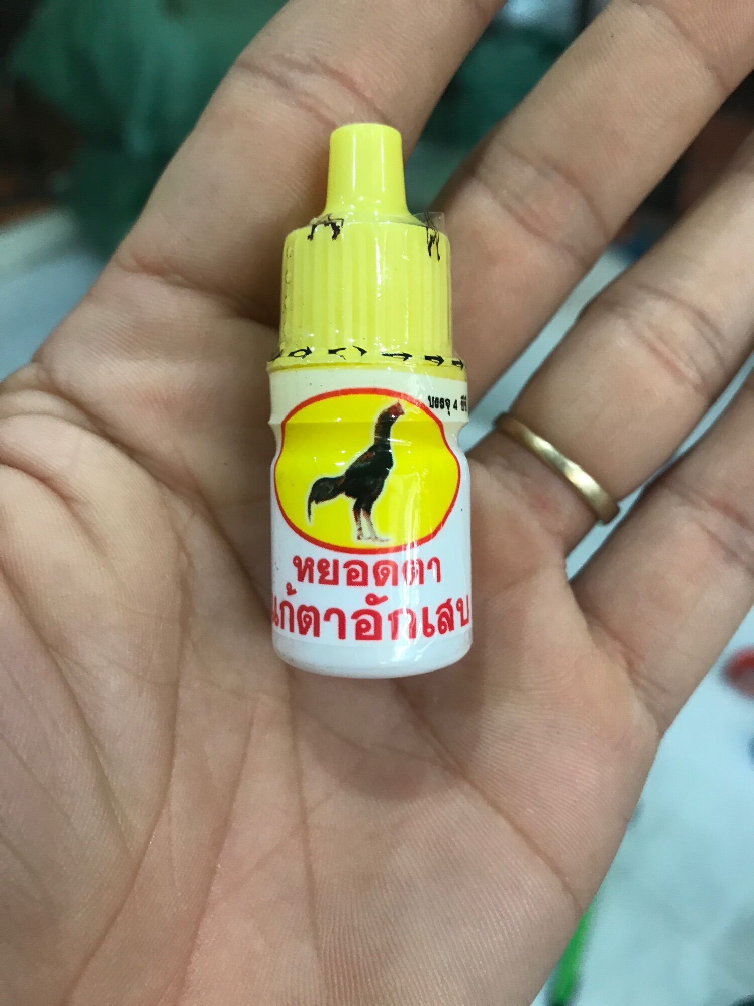 Nhỏ mắt gà thái lan cho gà chọi - thuốc gà chọi & phụ kiệ