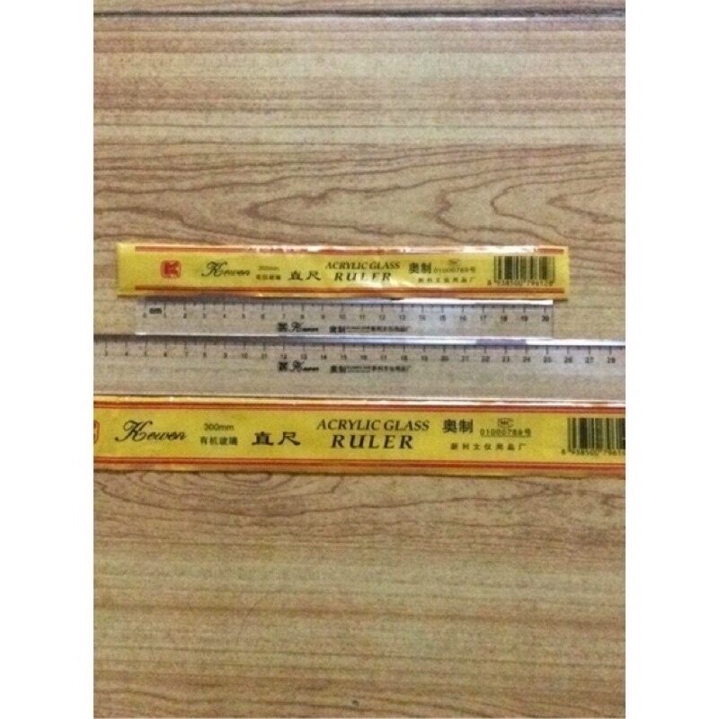 Thước kẻ nhựa trong suốt loại 20cm và 30cm