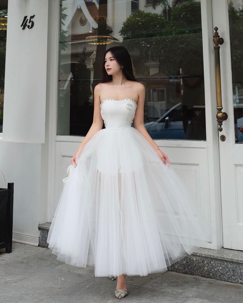 Đầm xòe cúp ngực đính phụ kiện xẻ tà siêu sang chảnh chất Lưới đính đá phụ kiện, 1 màu trắng siêu sang quý phái (Đẹp mê ly) - Váy đầm xinh thiết kế rẻ sập sàn Lazada