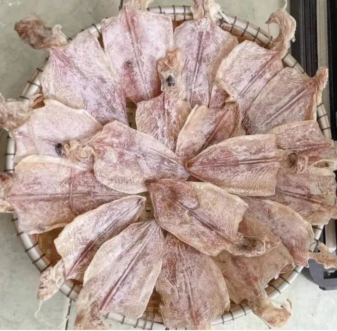 8-10 Con mực khô loại 1/2 bàn tay (150 - 170gr)
