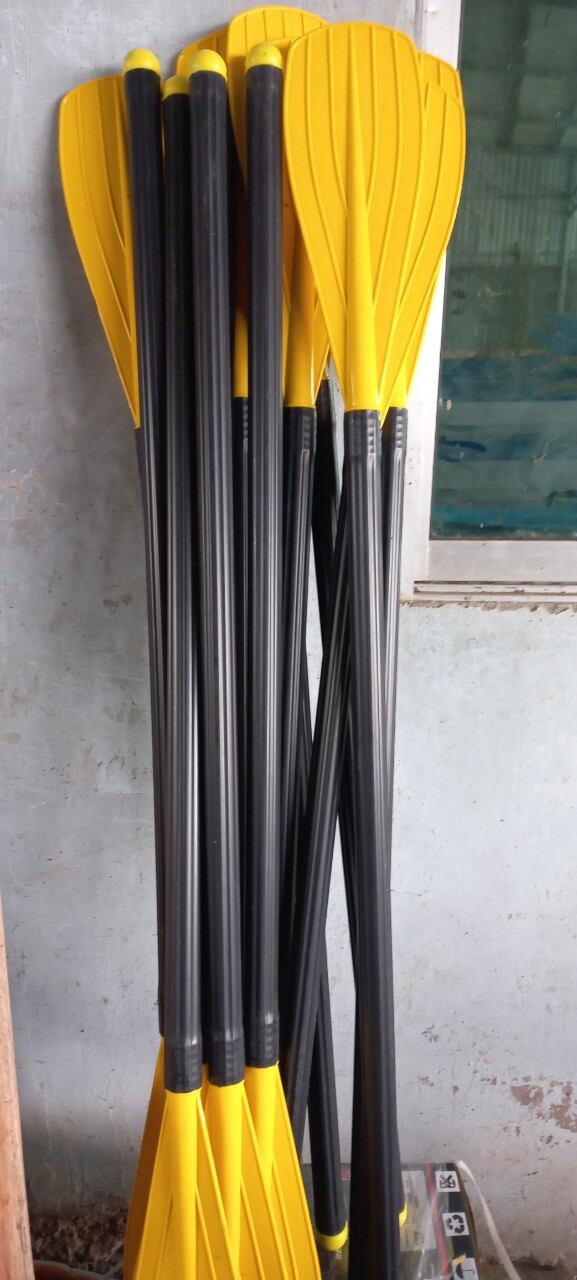 Dầm composite dài 1m40 giá 1 cây =70k lh 0974545624