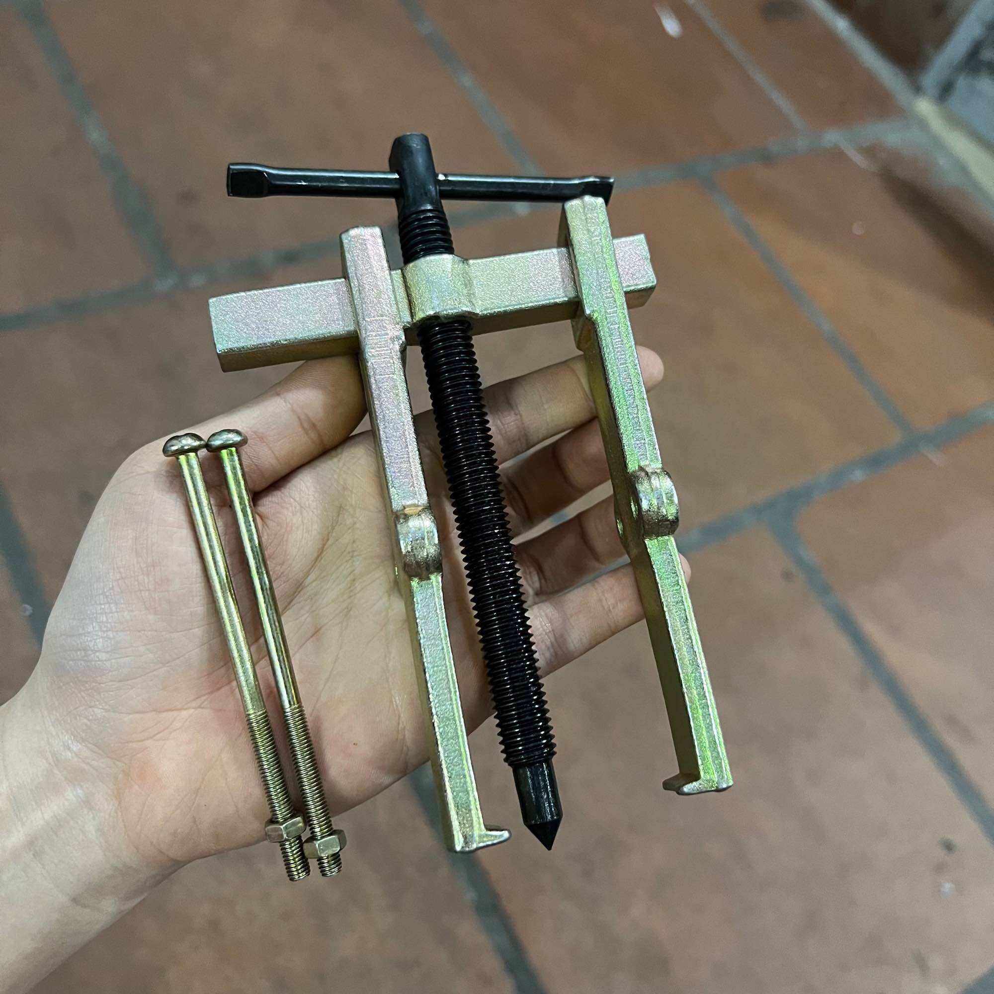 Vam cảo 2 càng 4inh 100mm
