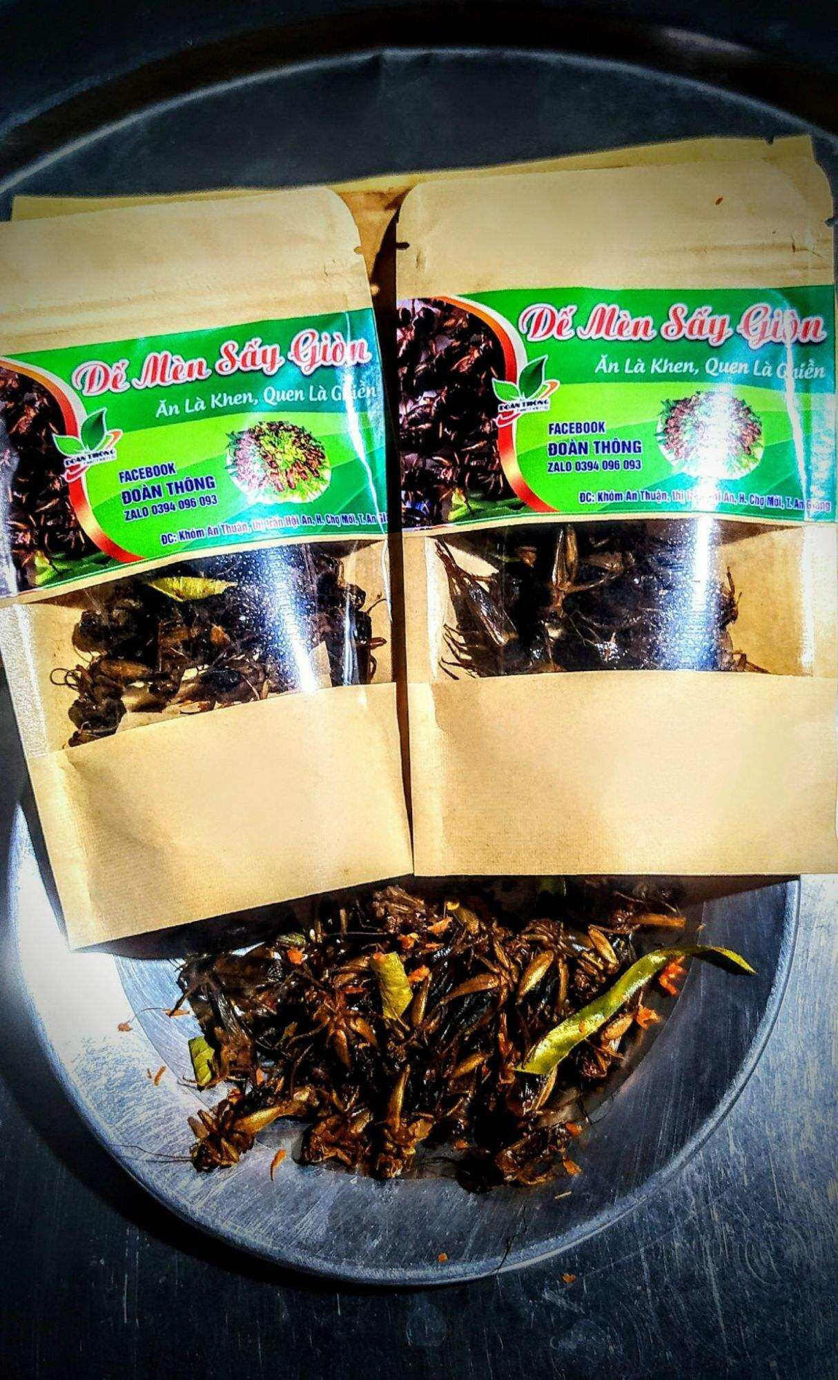 Dế mèn sấy giòn. "Ăn là Khen, Quen là Ghiền"