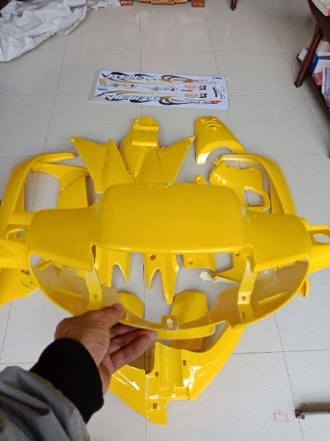 Dàn áo Wave 110 màu vàng